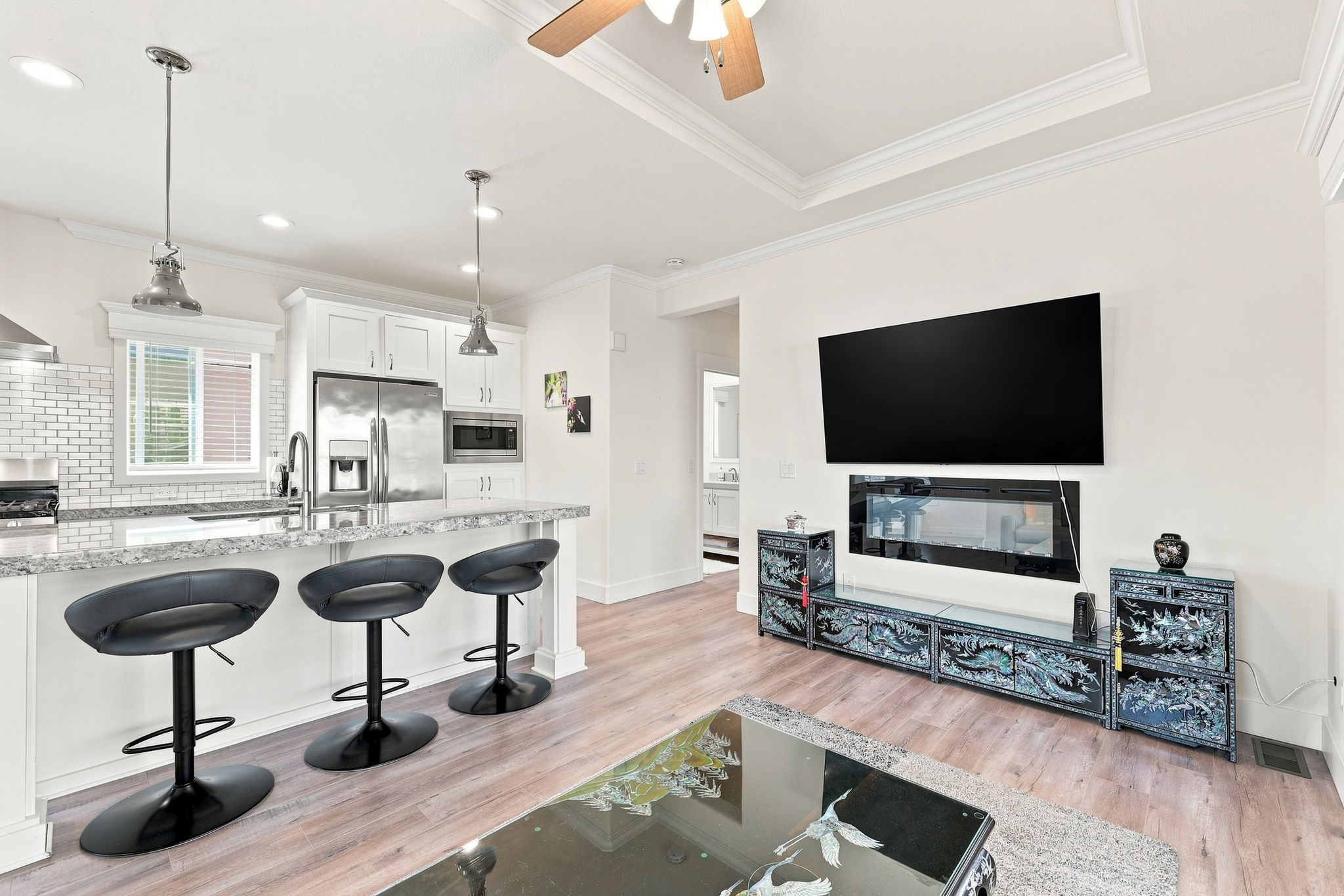 007_F8_433 Sylvan Ave 113