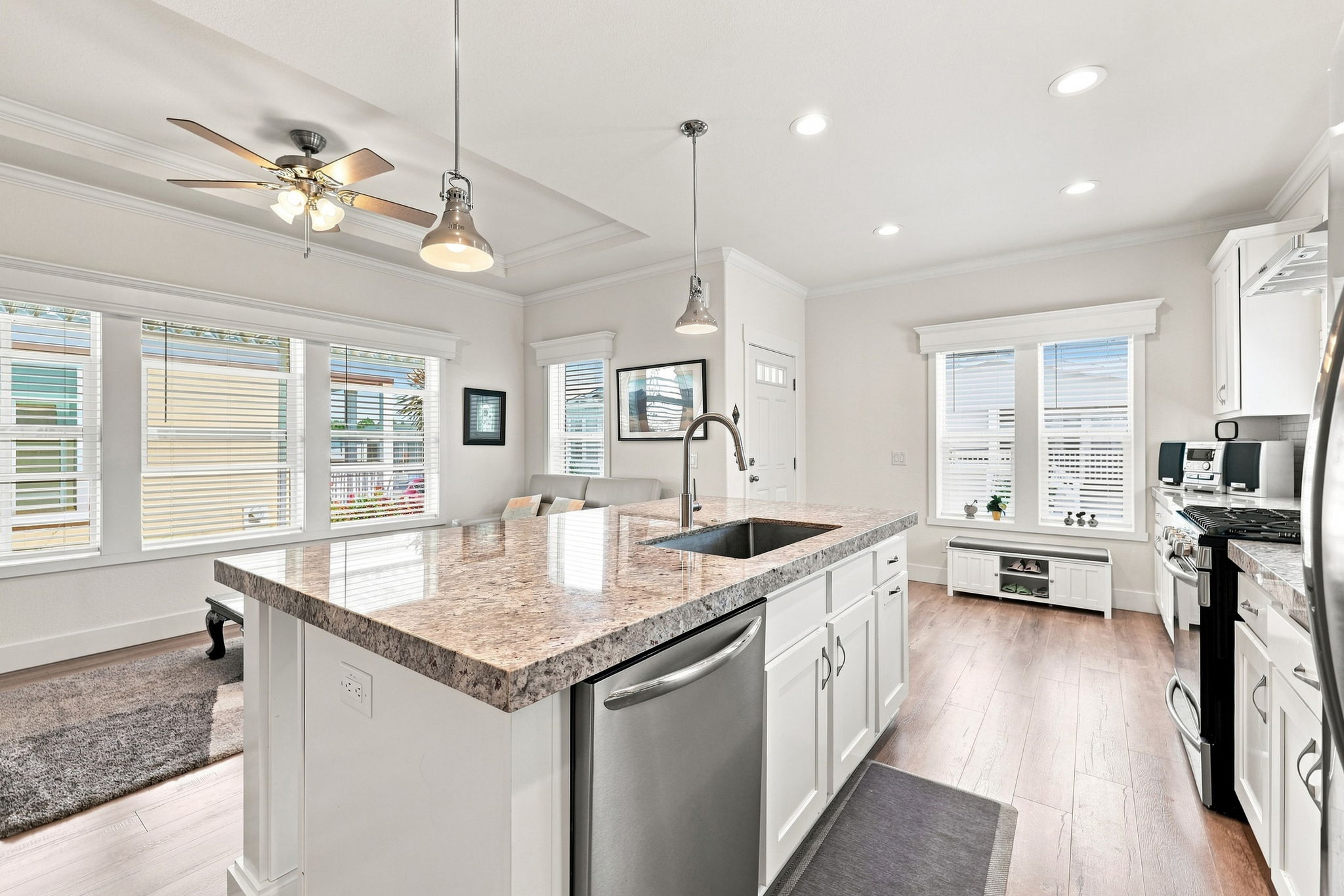 011_F8_433 Sylvan Ave 113