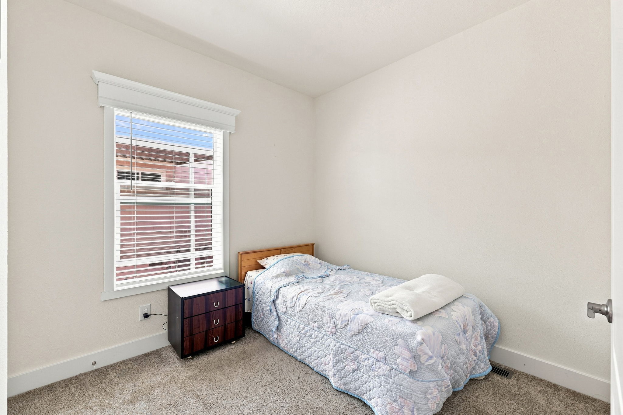 018_F8_433 Sylvan Ave 113