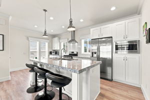 010_F8_433 Sylvan Ave 113