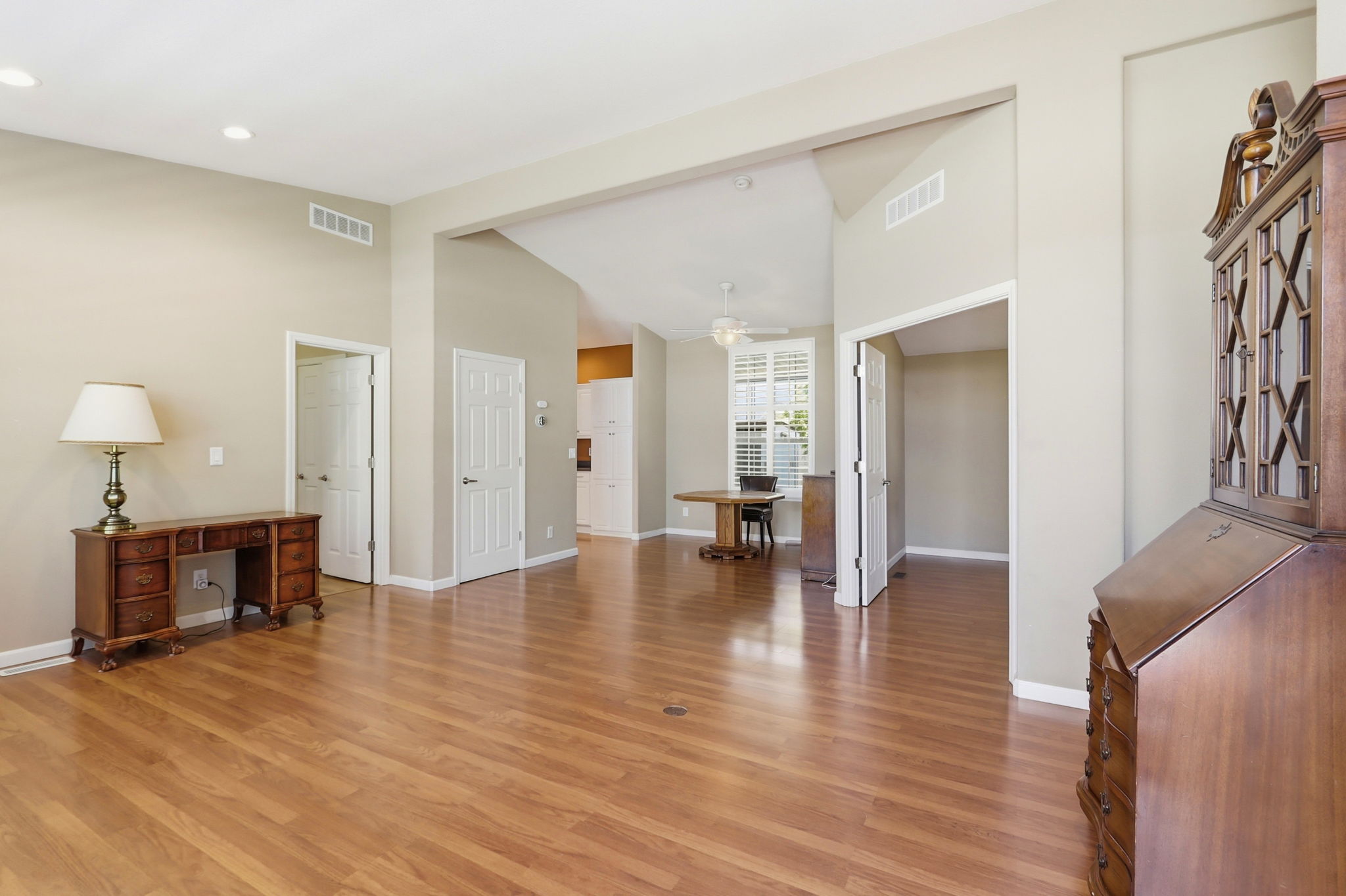 008_F8_433 Sylvan Ave 70