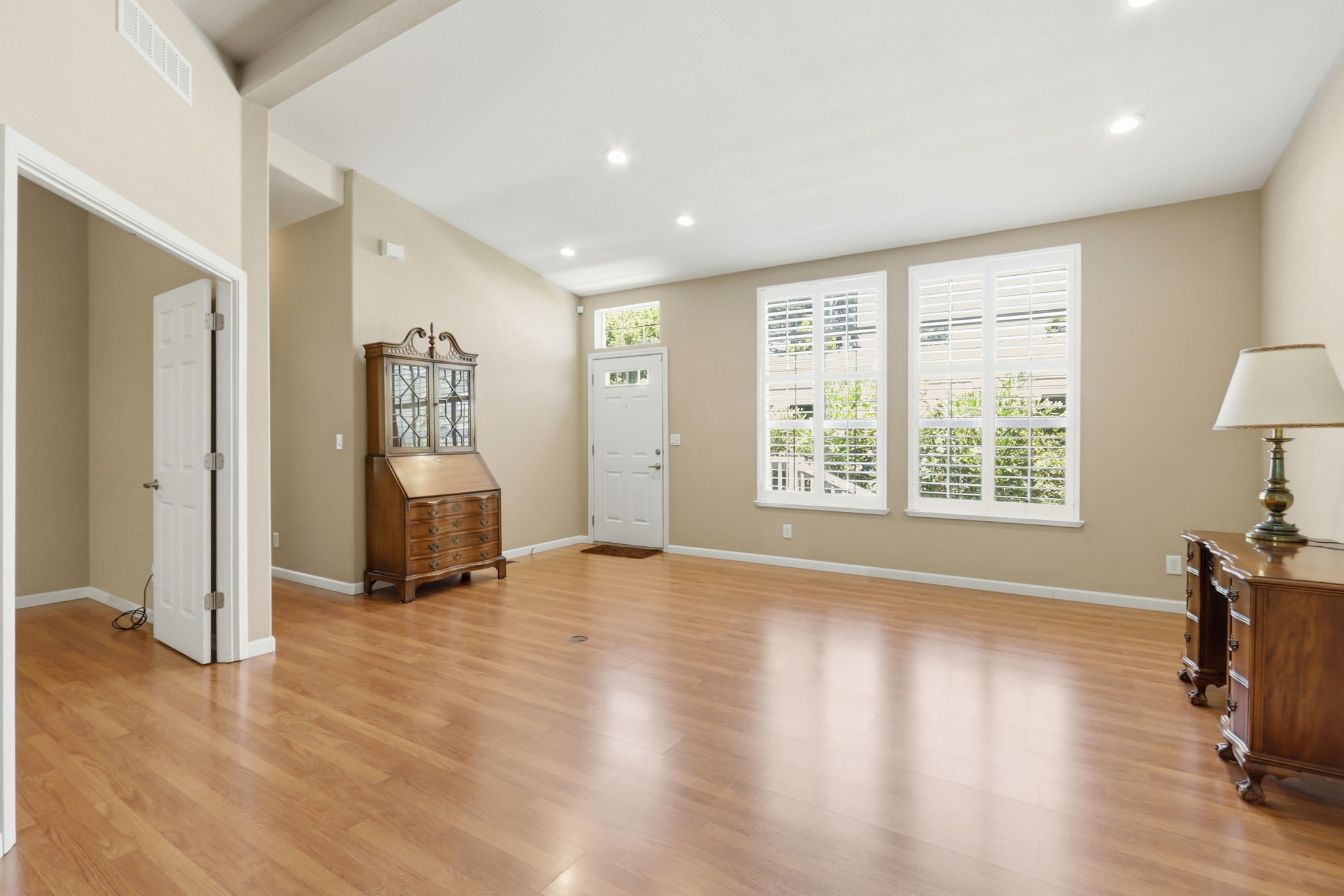 010_F8_433 Sylvan Ave 70