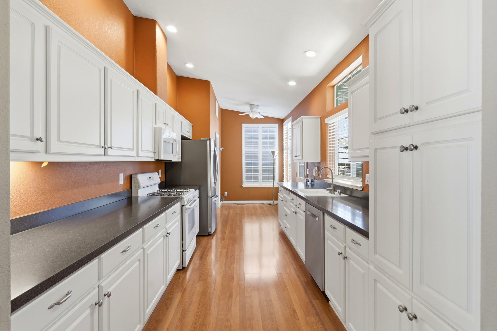 011_F8_433 Sylvan Ave 70