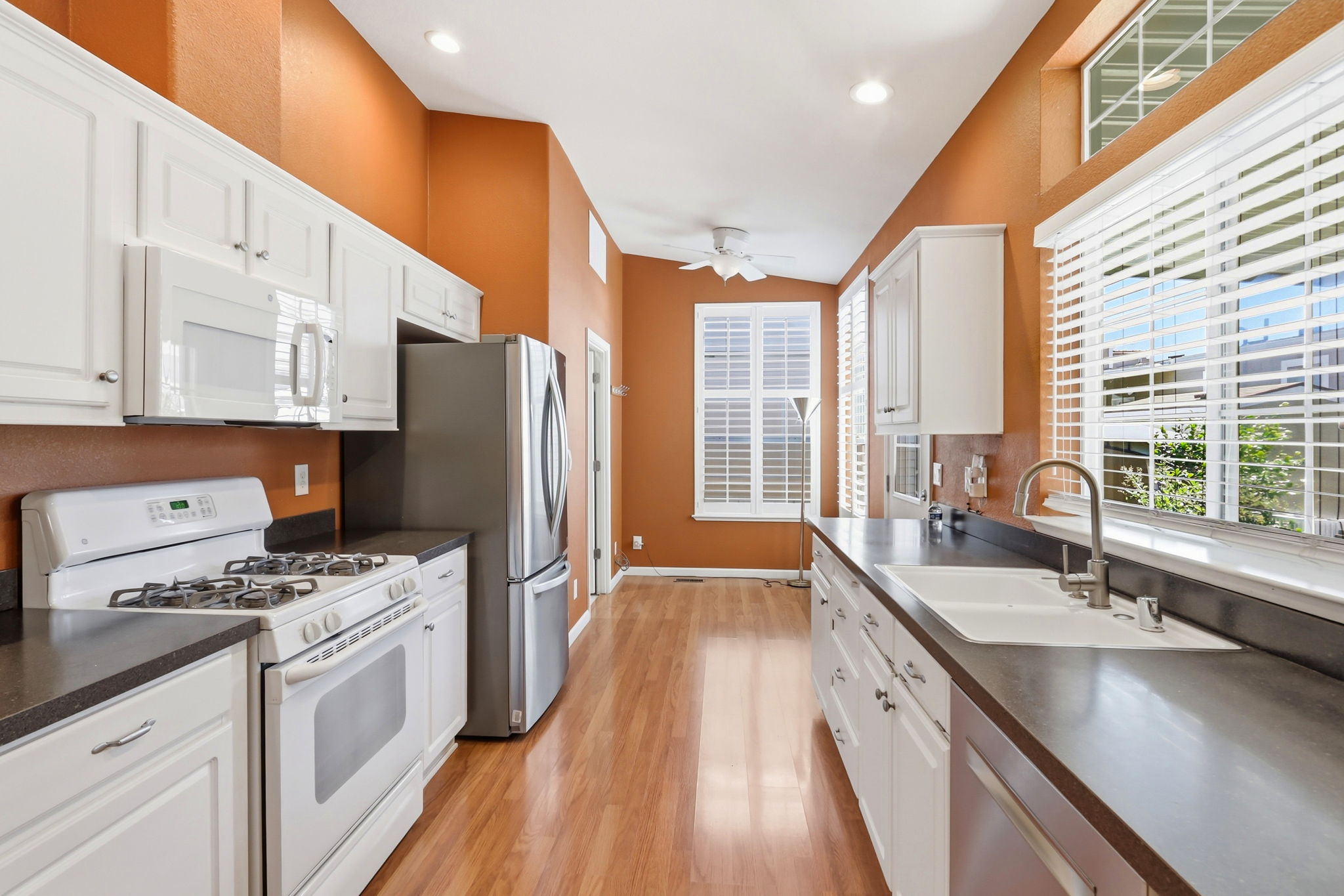 012_F8_433 Sylvan Ave 70
