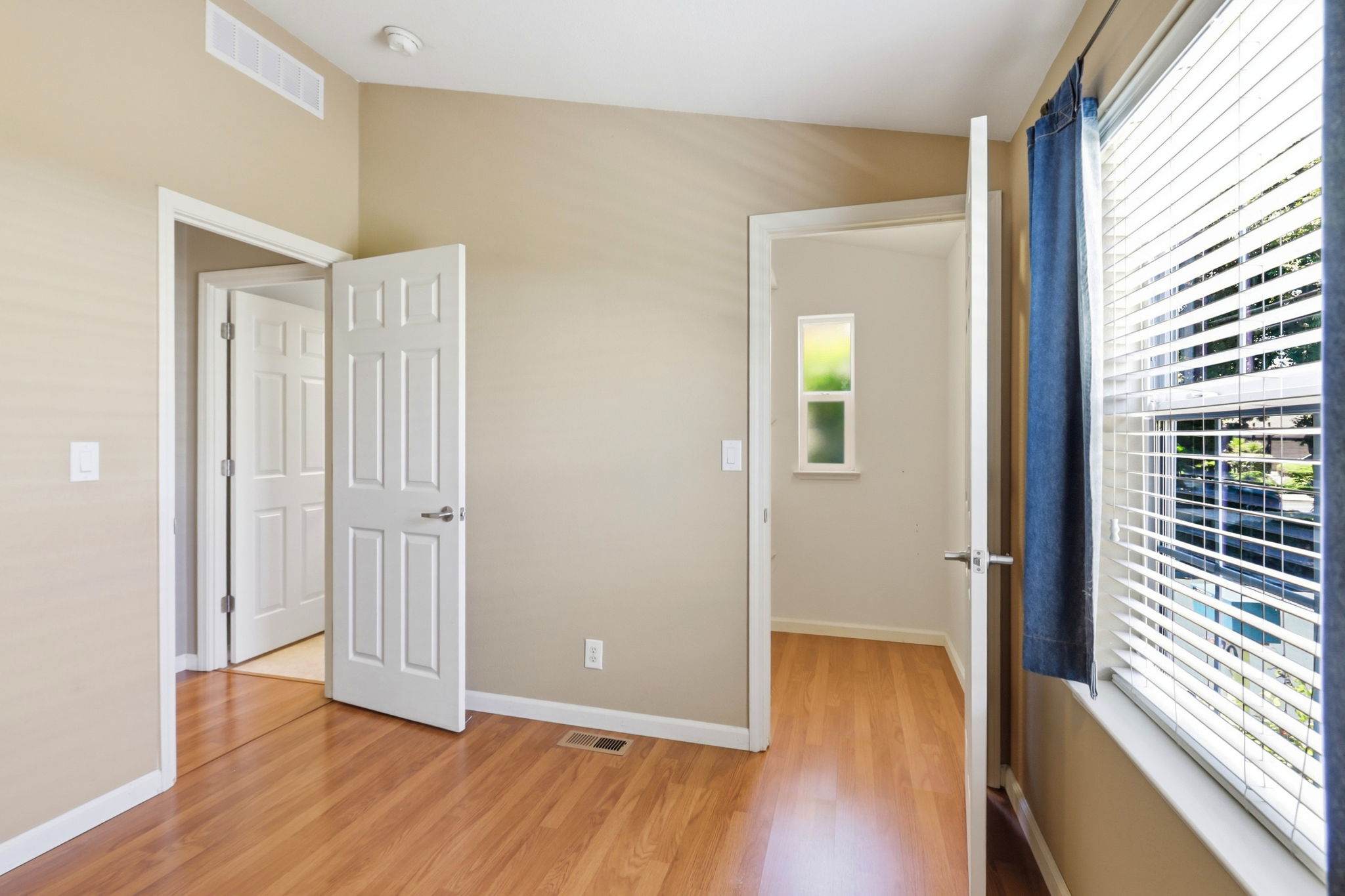 016_F8_433 Sylvan Ave 70