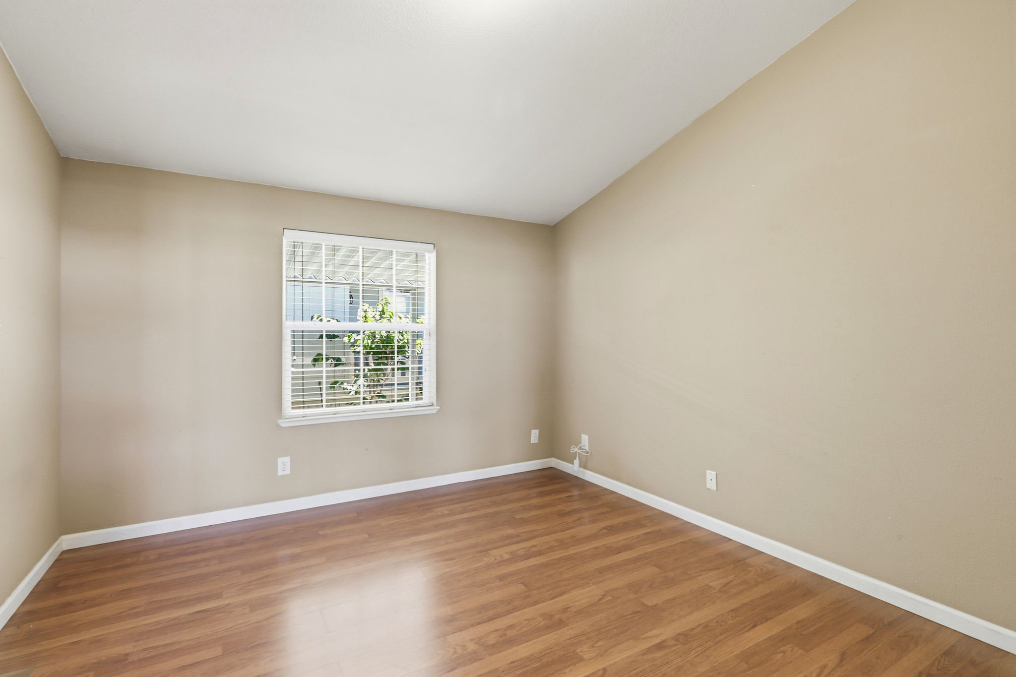 017_F8_433 Sylvan Ave 70
