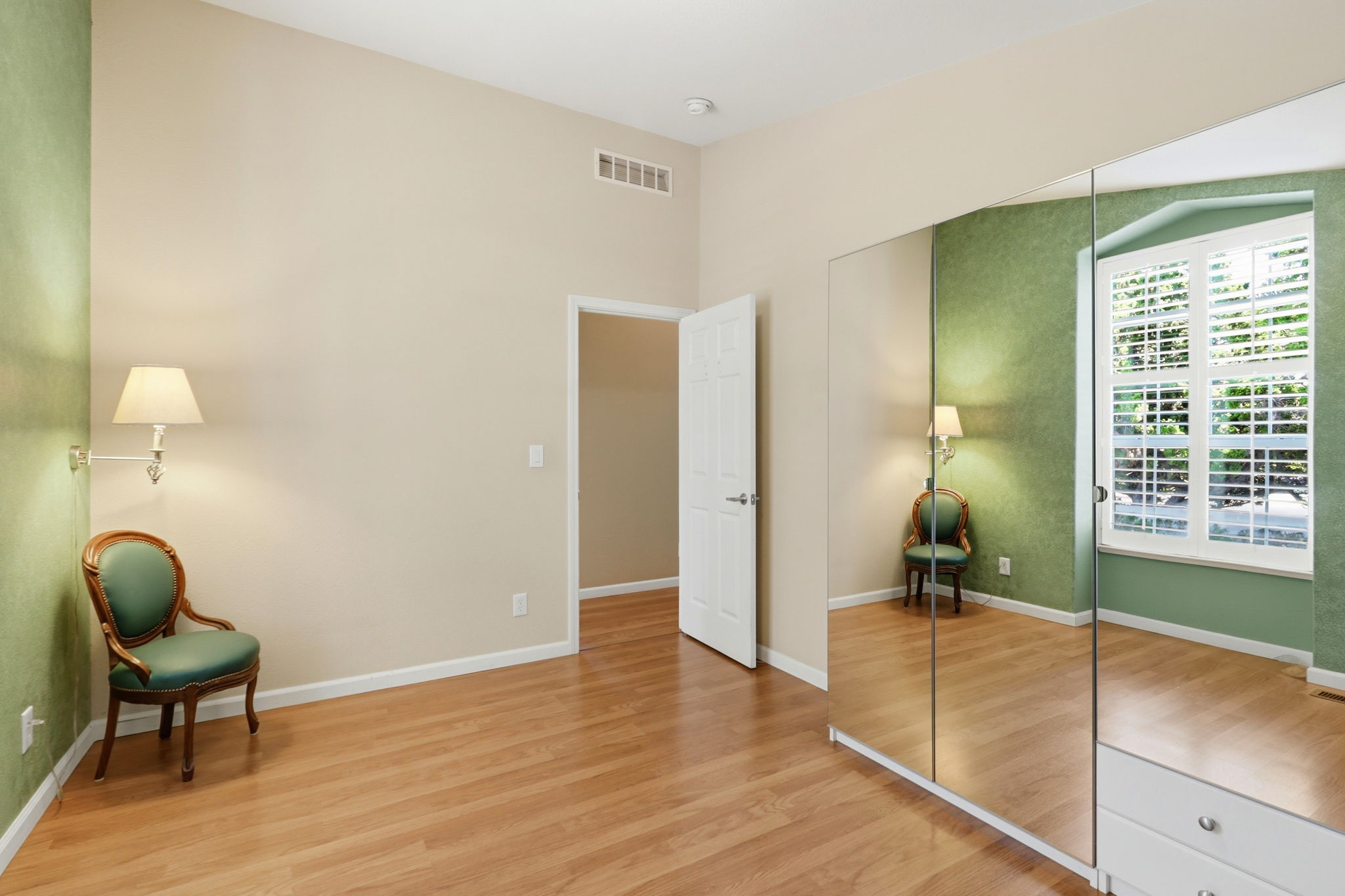 020_F8_433 Sylvan Ave 70