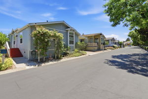 002_F8_433 Sylvan Ave 70