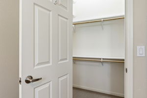 027_F8_433 Sylvan Ave 70