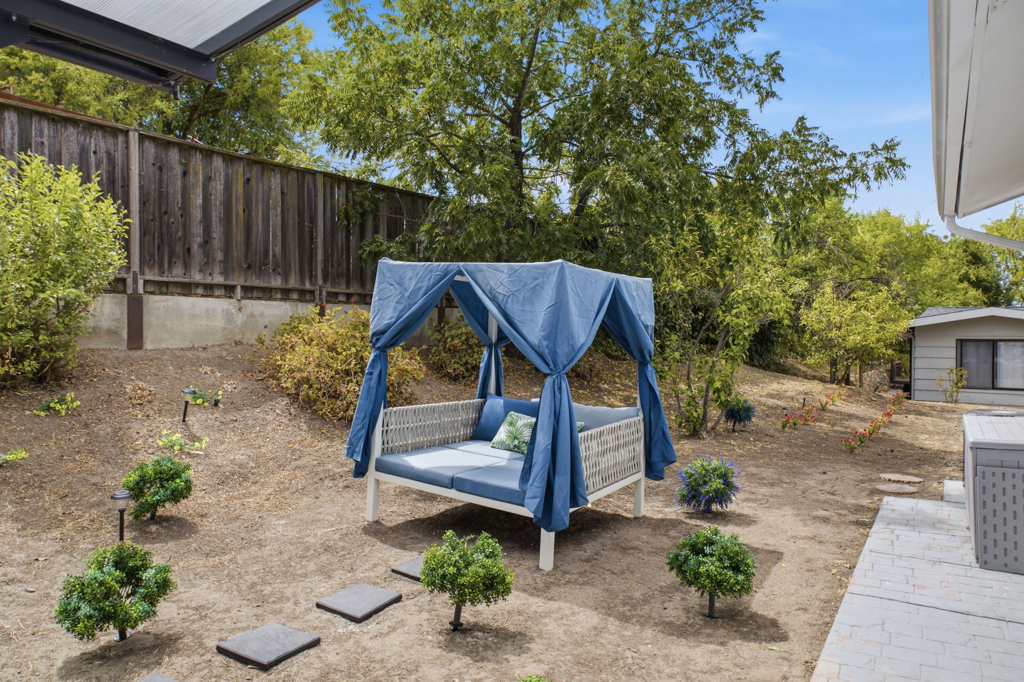  Photo 48