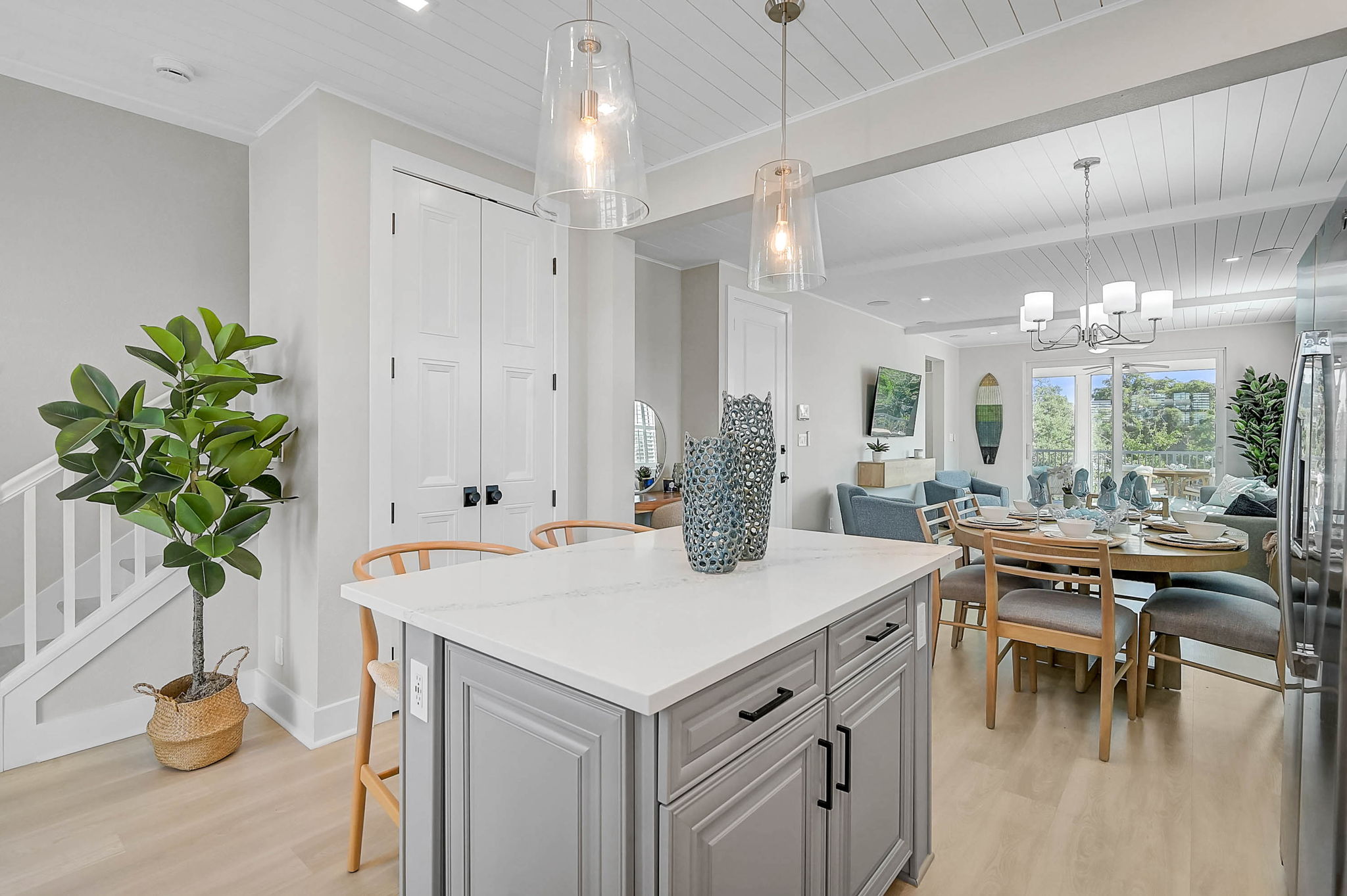 4337 Marina Vw Wy-14