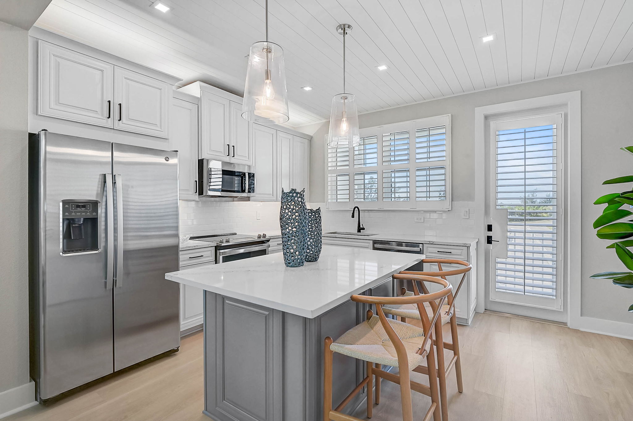 4337 Marina Vw Wy-17