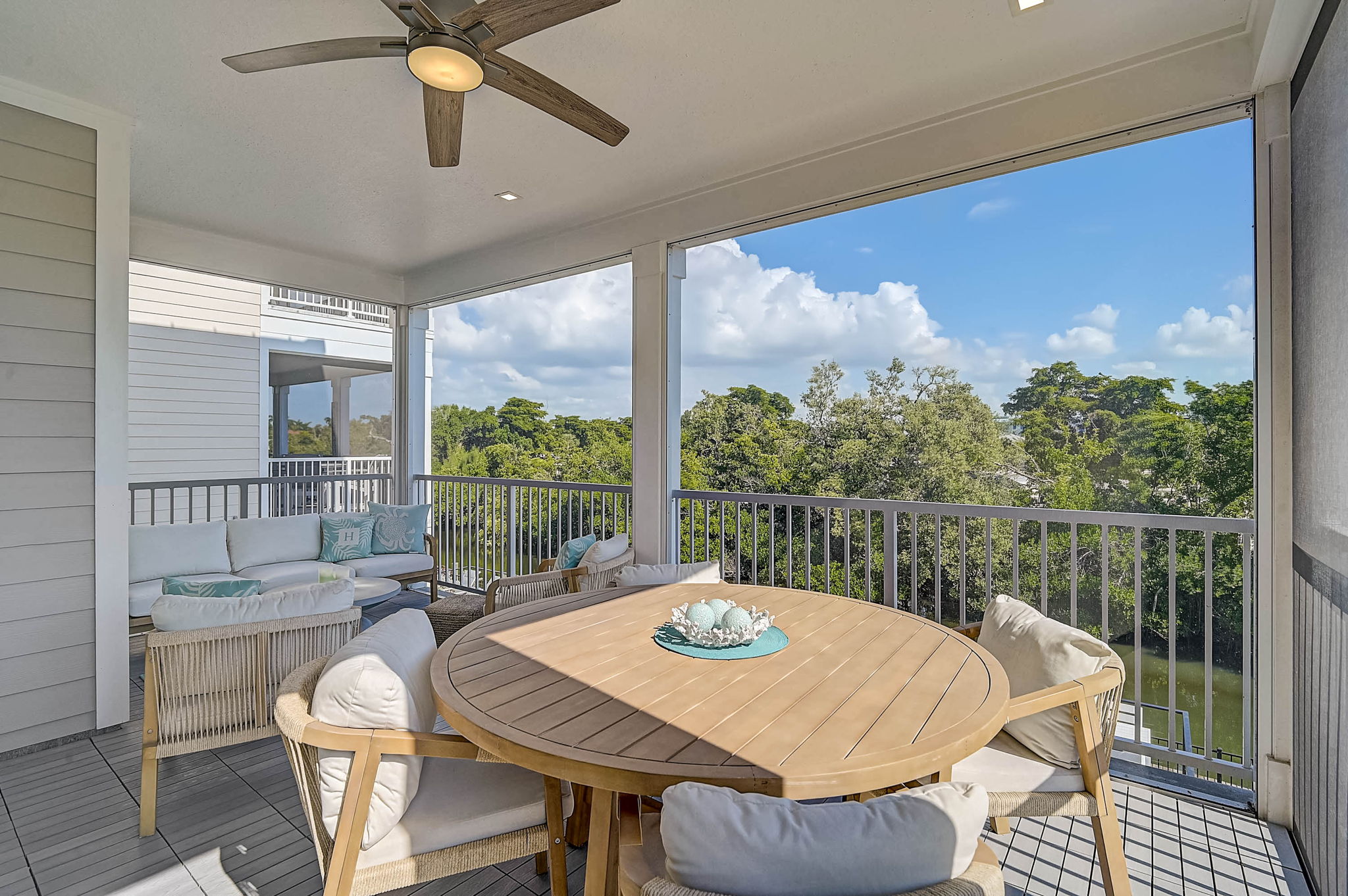 4337 Marina Vw Wy-28