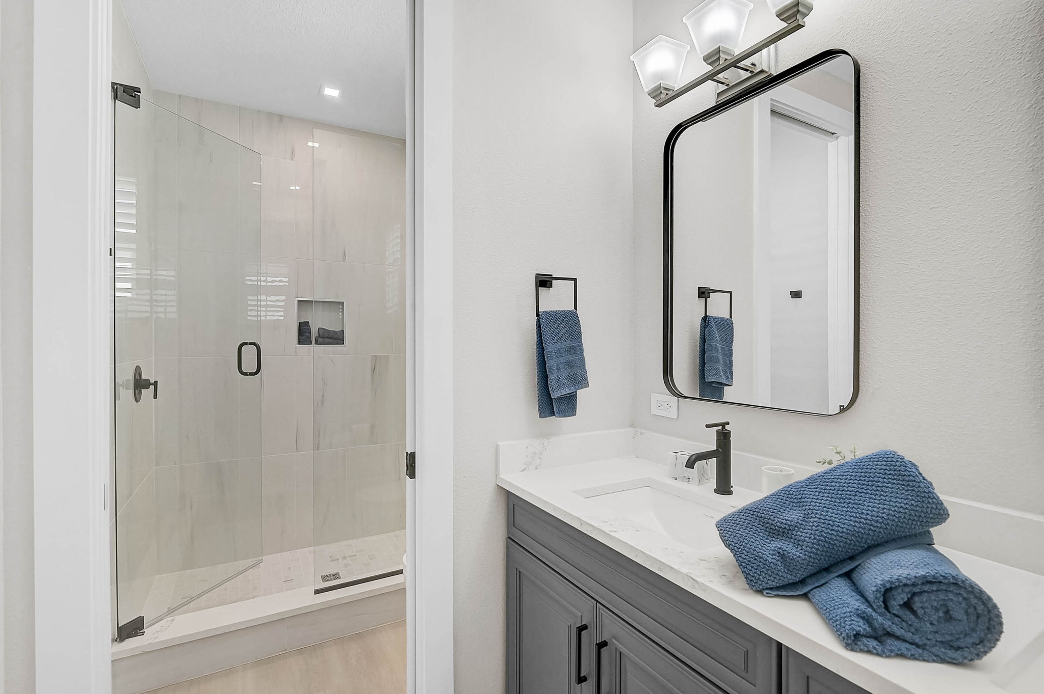 4337 Marina Vw Wy-41