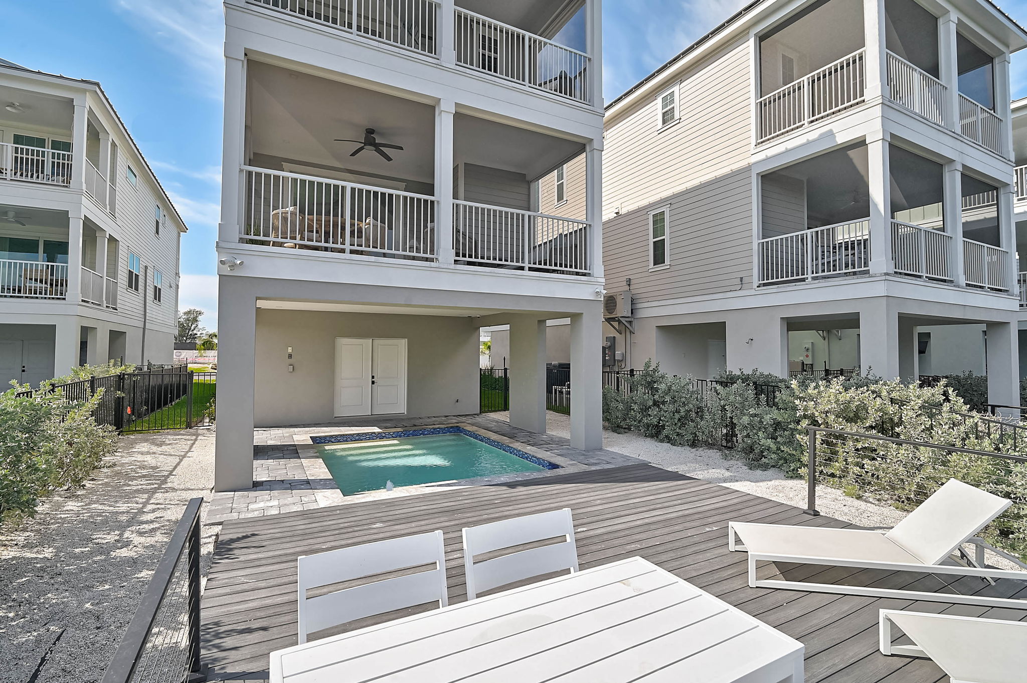 4337 Marina Vw Wy-57