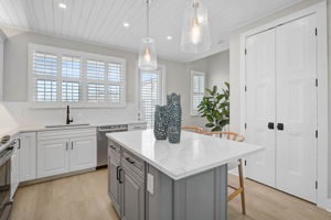 4337 Marina Vw Wy-13