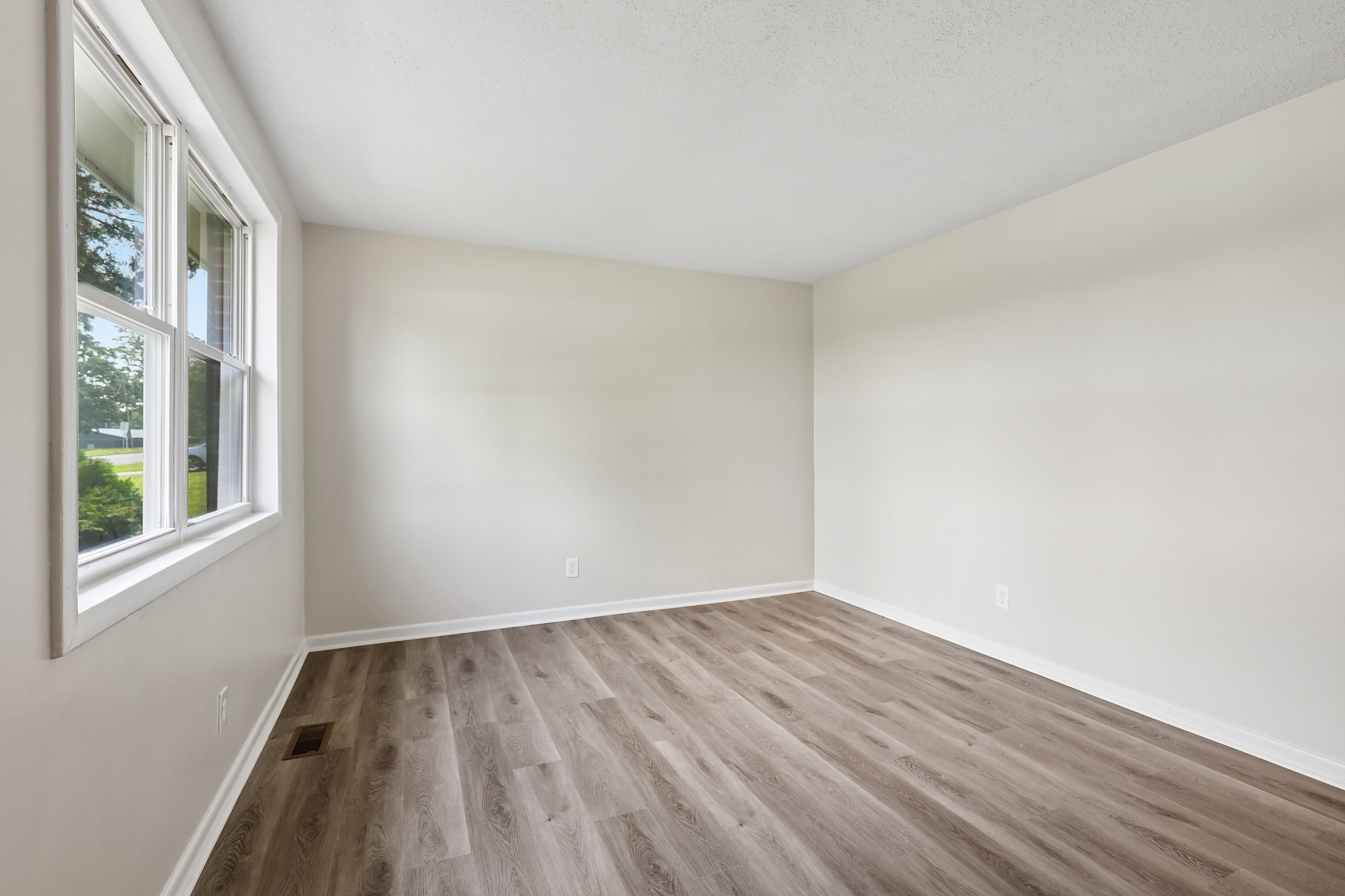 Appleton Dr-S0306-007.jpg