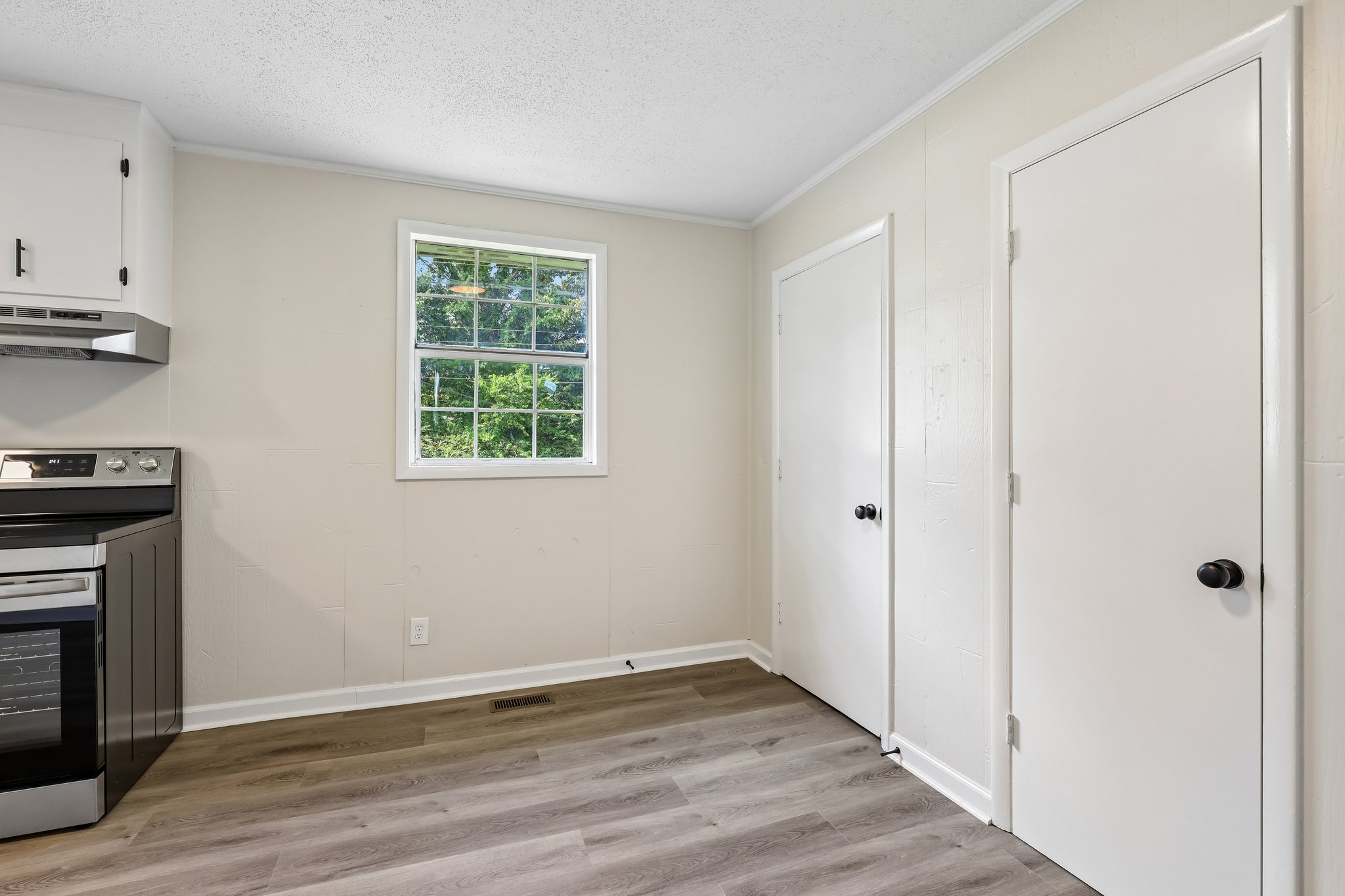 Appleton Dr-S0306-009.jpg