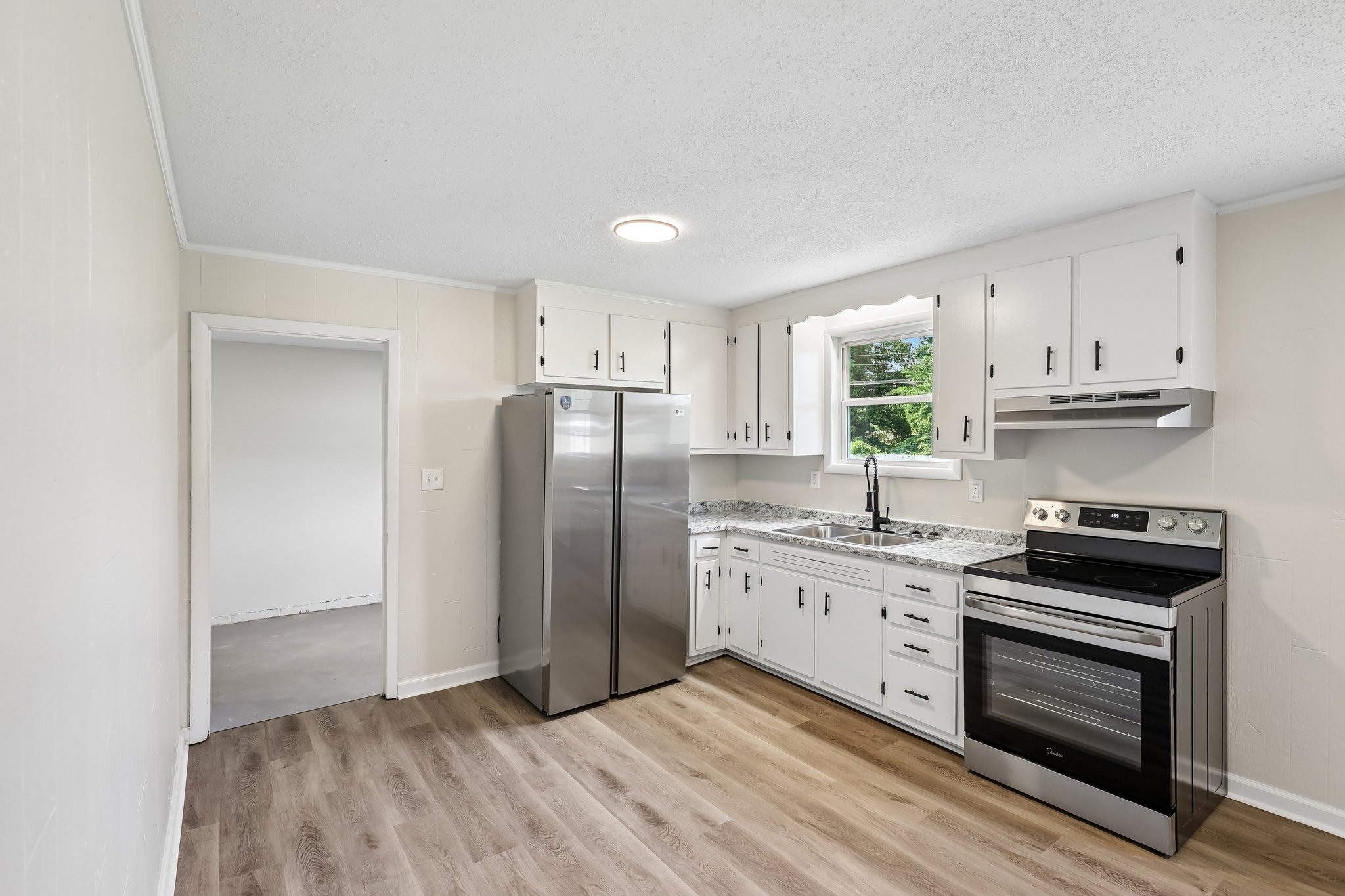 Appleton Dr-S0306-012.jpg