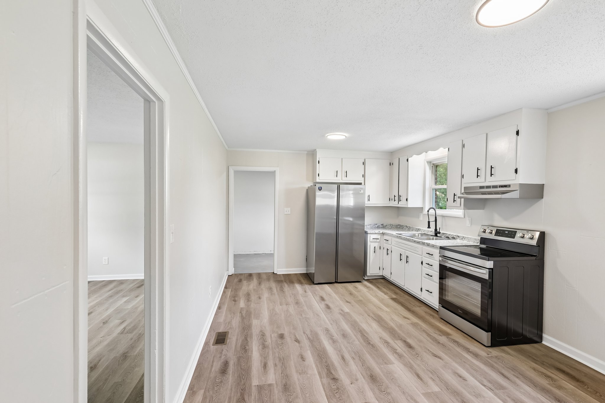 Appleton Dr-S0306-013.jpg