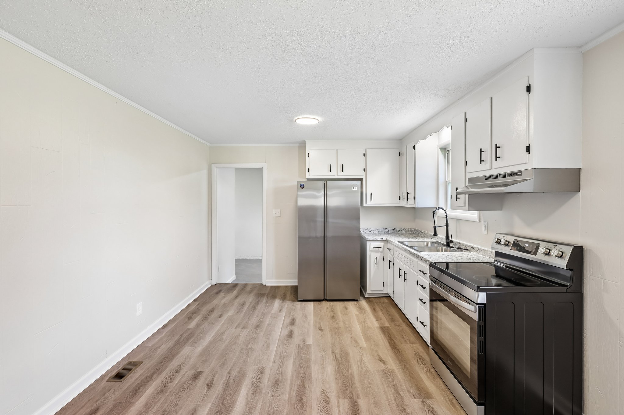 Appleton Dr-S0306-014.jpg