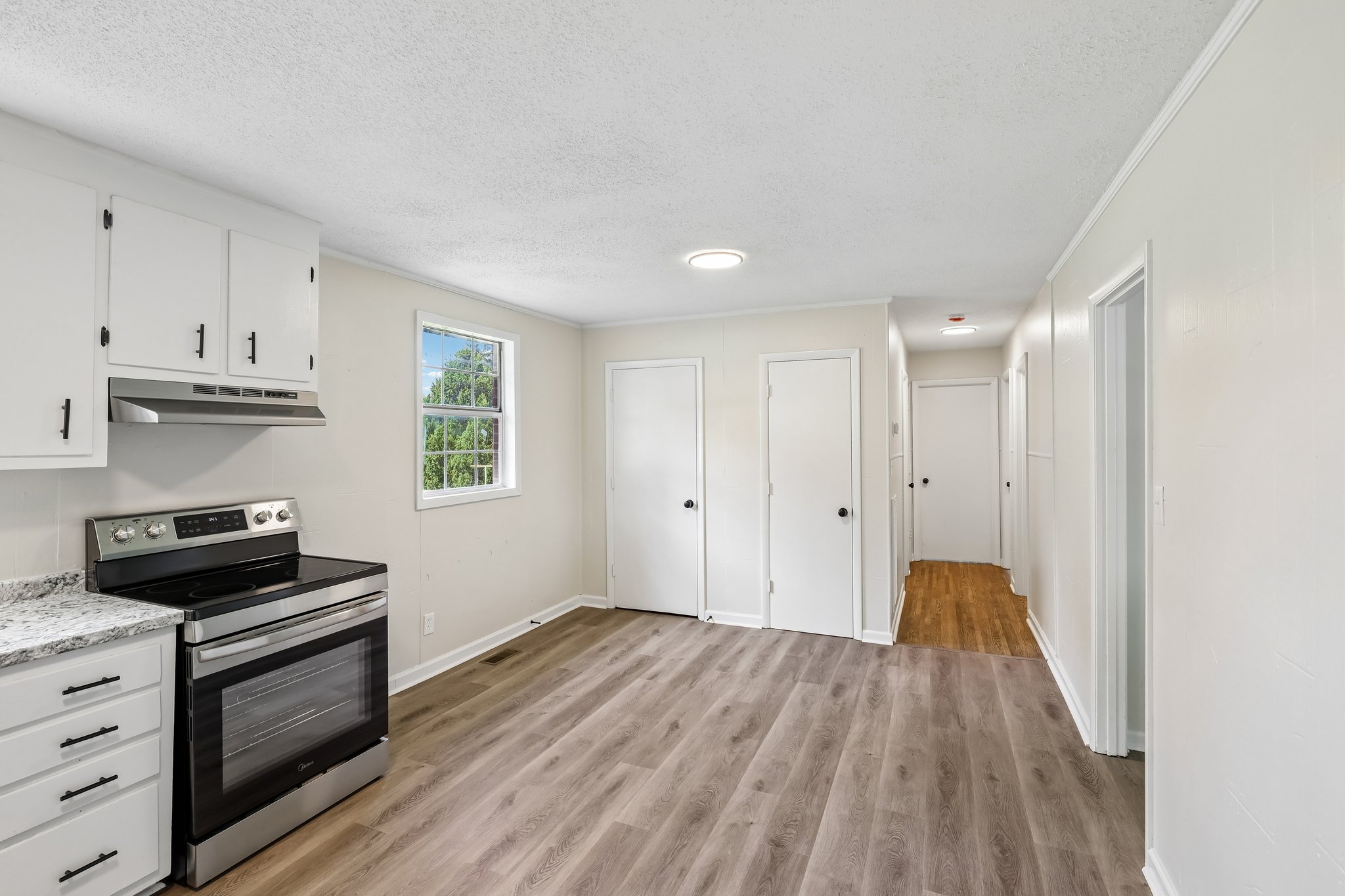 Appleton Dr-S0306-015.jpg
