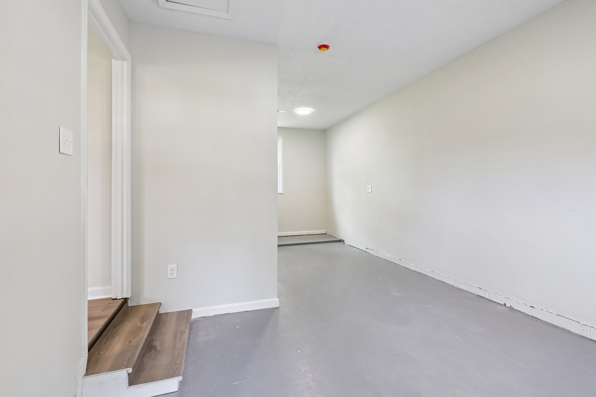 Appleton Dr-S0306-017.jpg