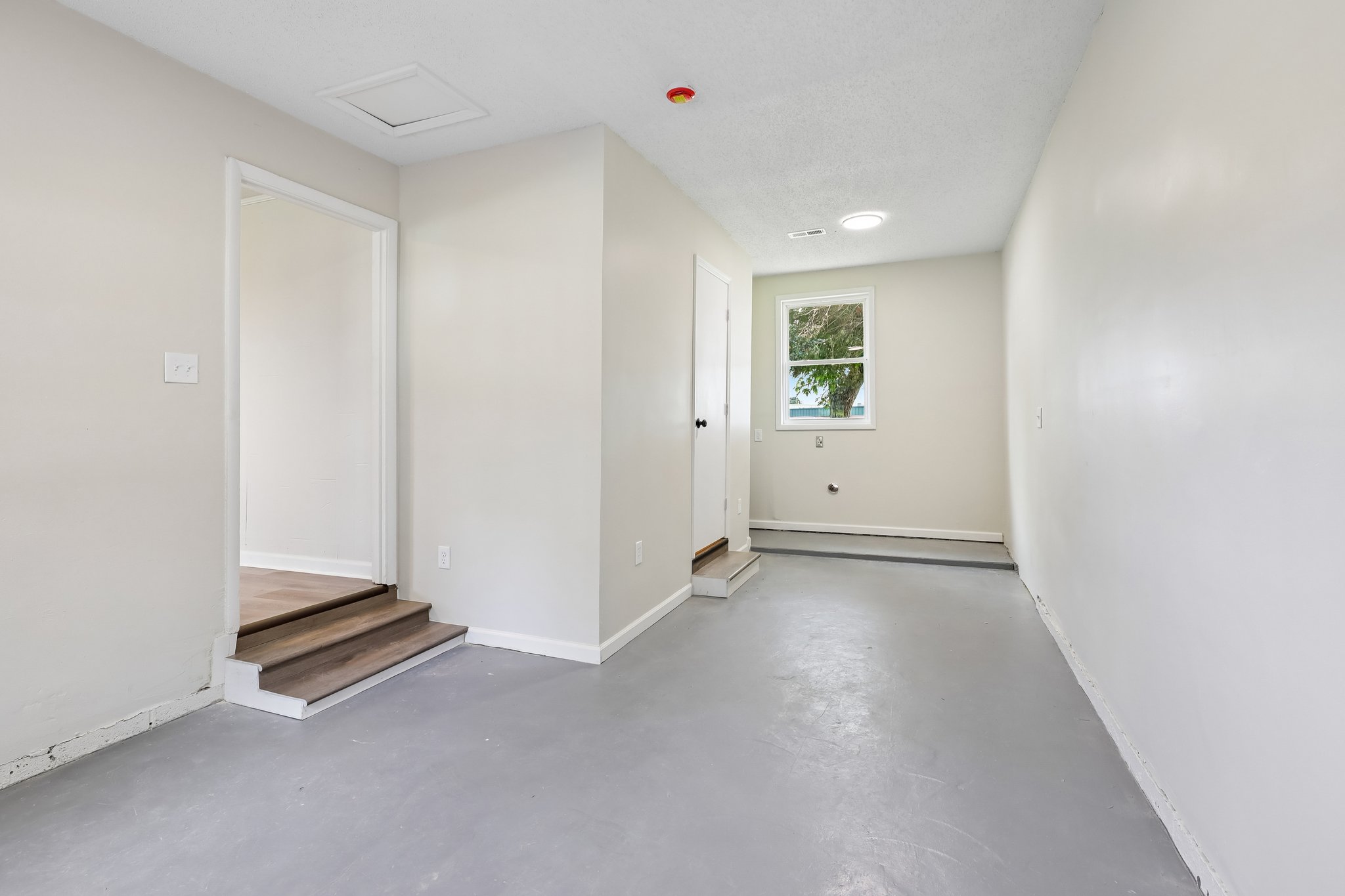 Appleton Dr-S0306-018.jpg