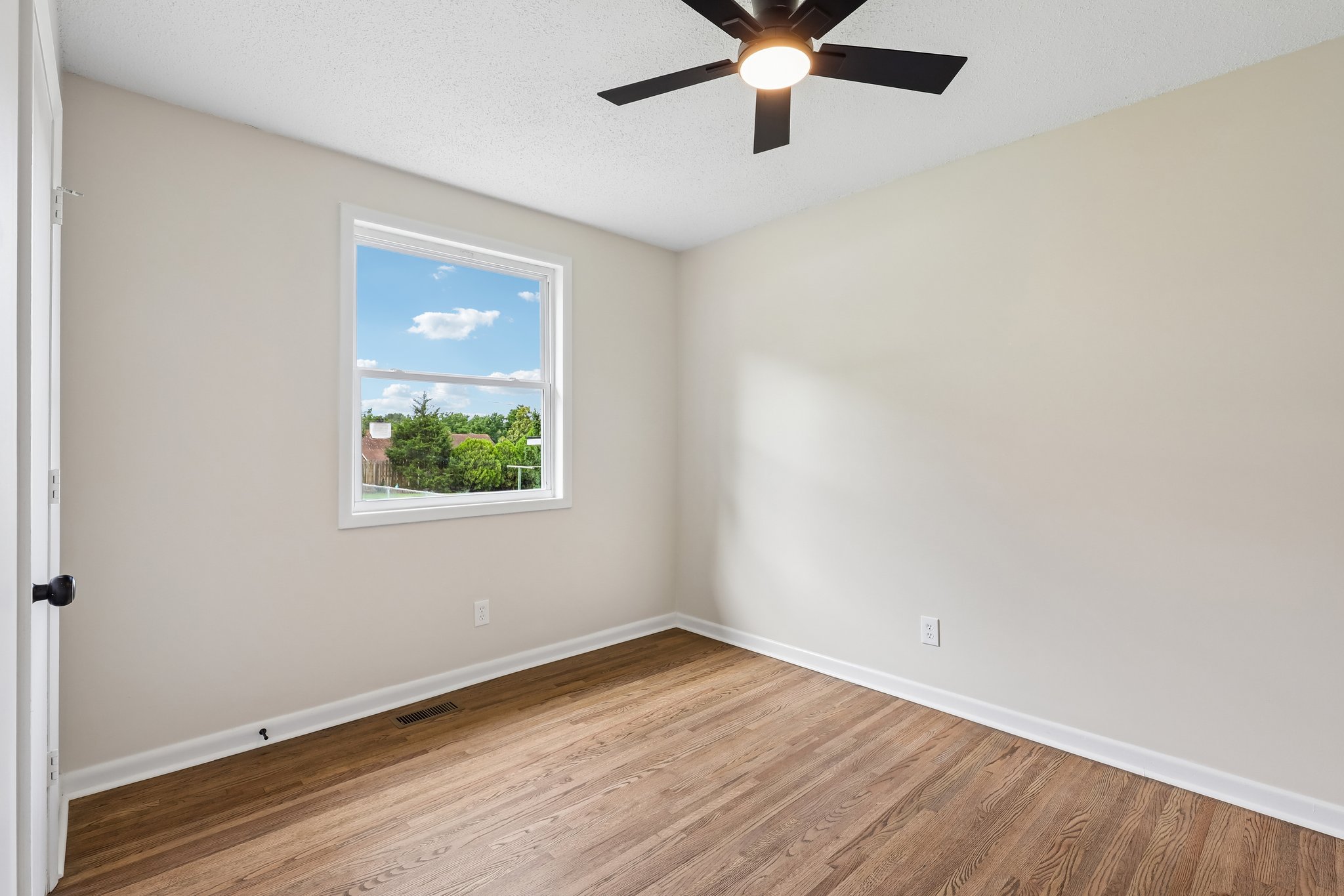 Appleton Dr-S0306-023.jpg