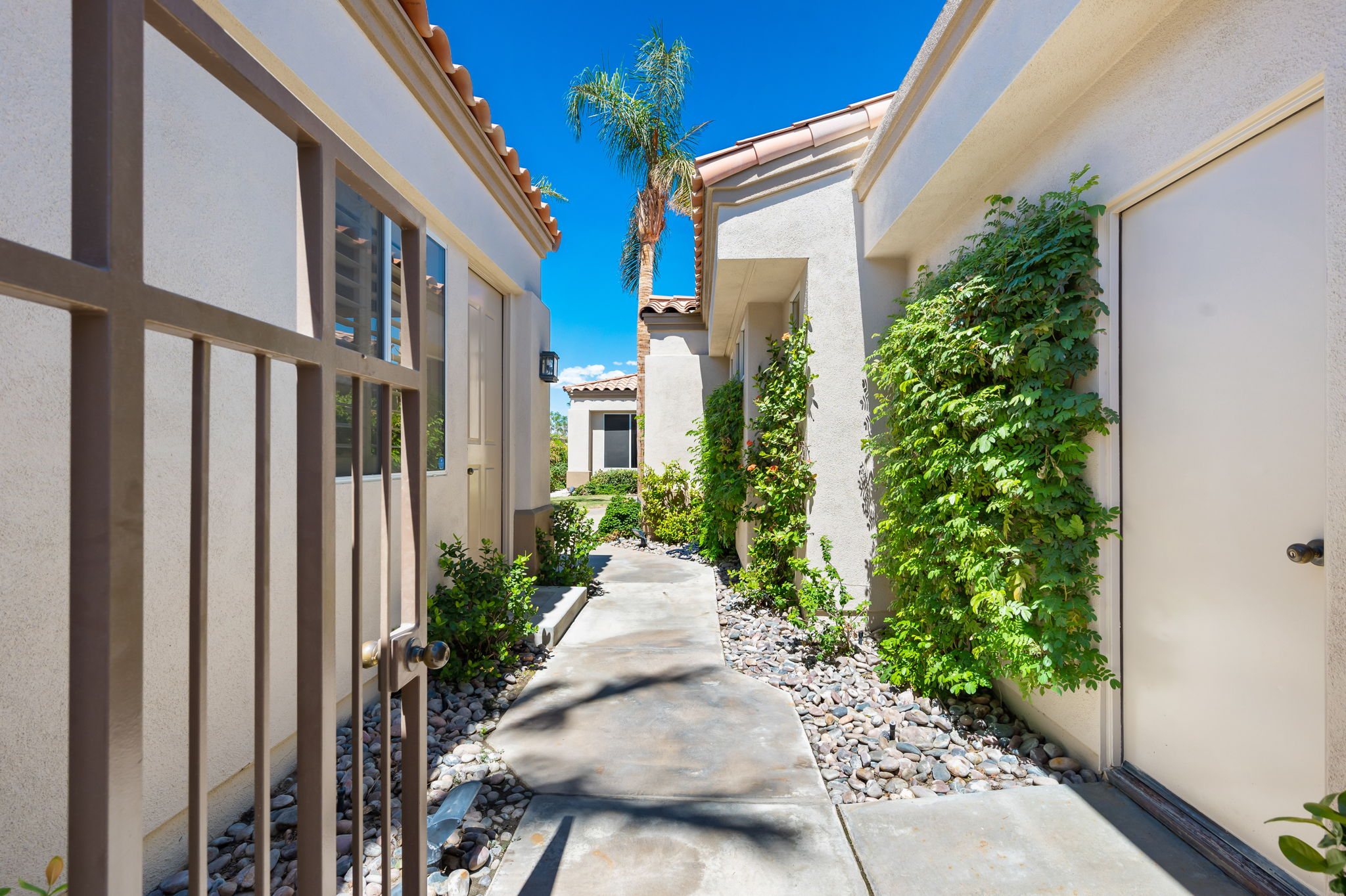 434 White Horse Trail, Palm Desert, CA 92211, USA Photo 12