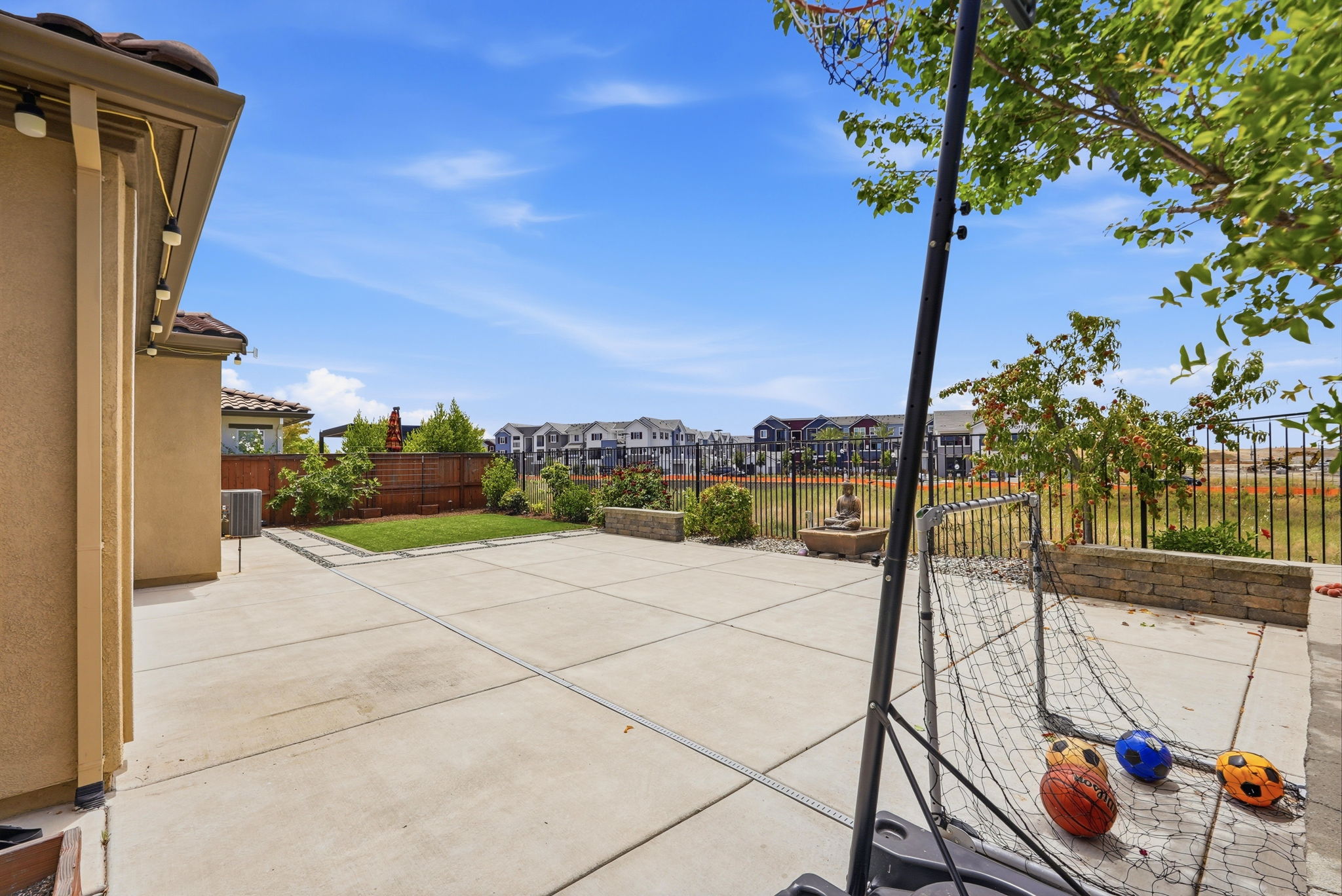 068_F8_4340 Hummingbird Cir