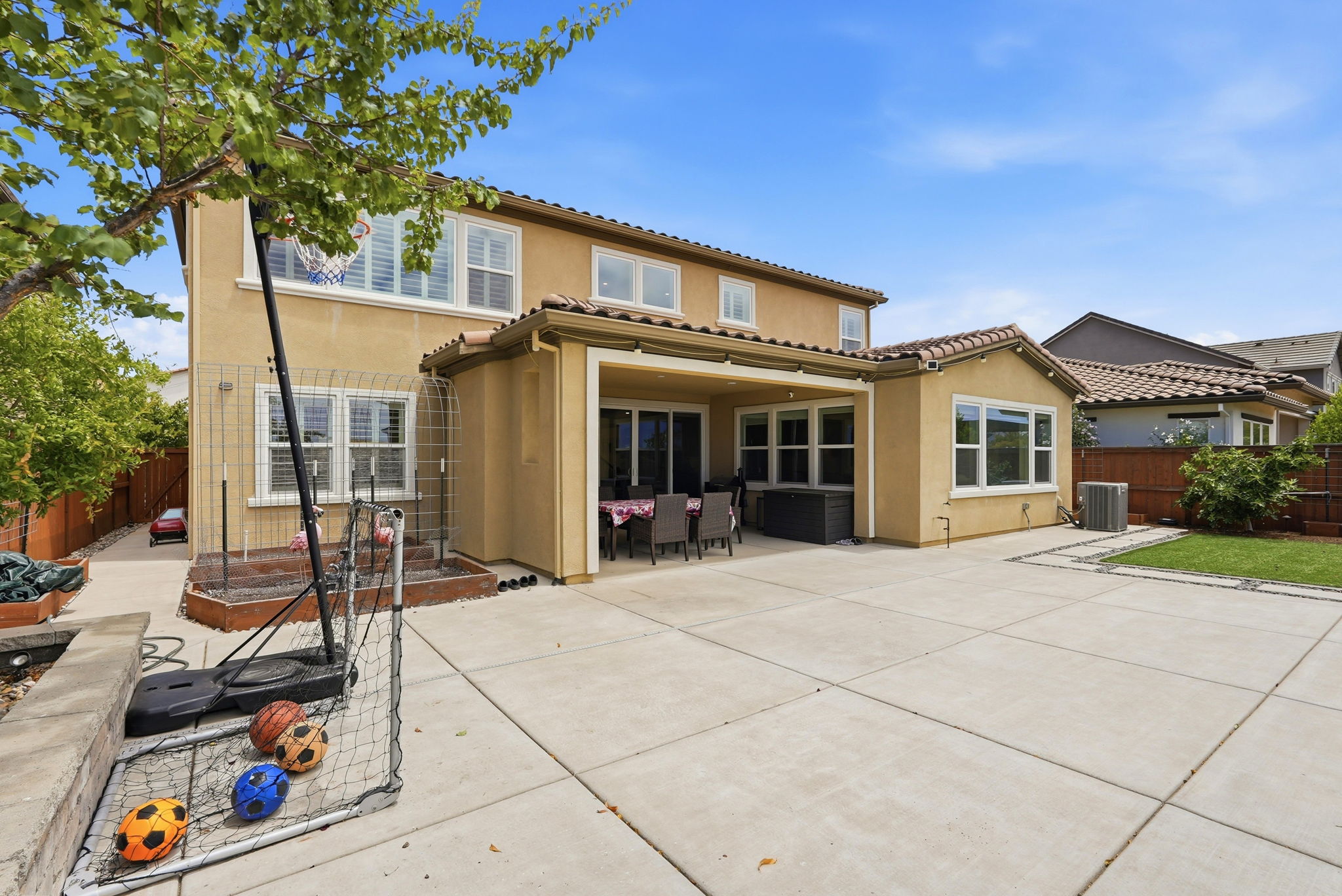 071_F8_4340 Hummingbird Cir