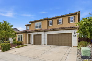 003_F8_4340 Hummingbird Cir
