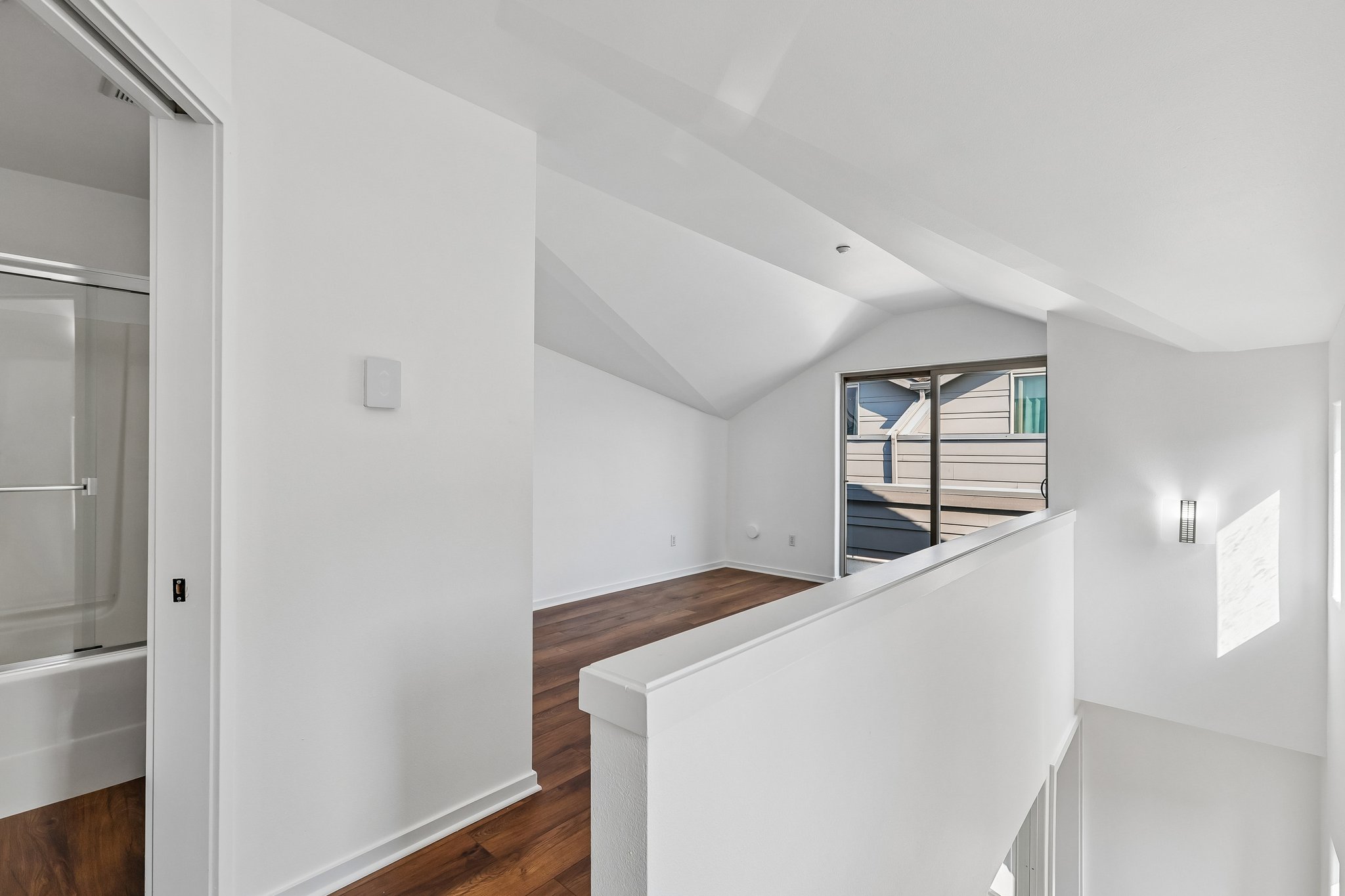 8th Ave NE-S1908-024.jpg