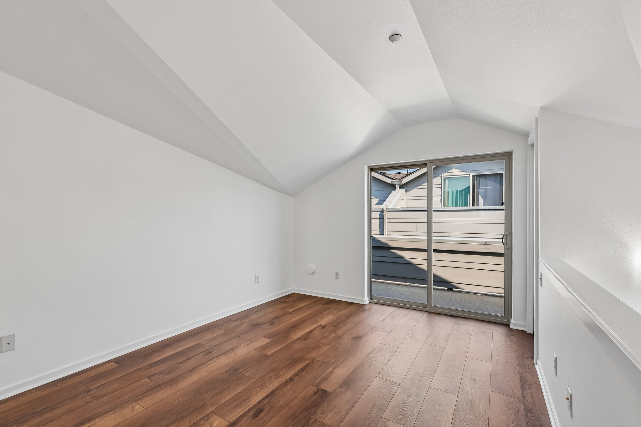 8th Ave NE-S1908-025.jpg