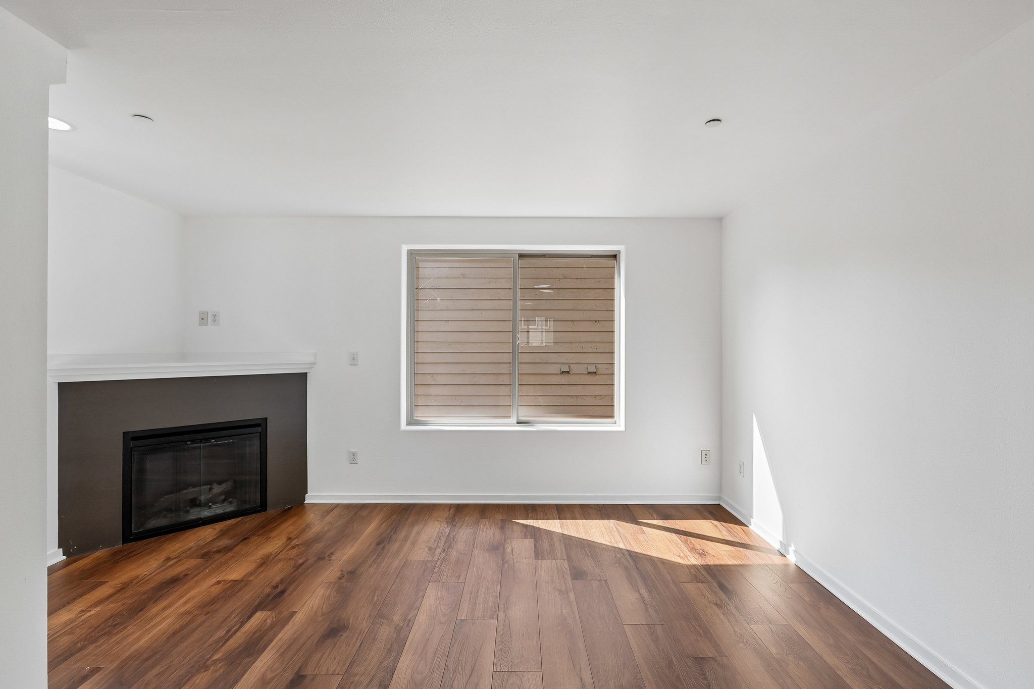 8th Ave NE-S1908-031.jpg