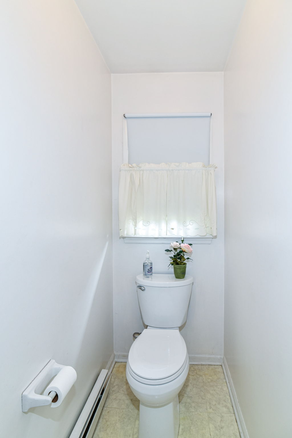 1/2 BATHIN LAUNDRY ROOM