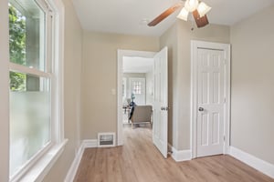 Xenia Ave N-L2007-036.jpg