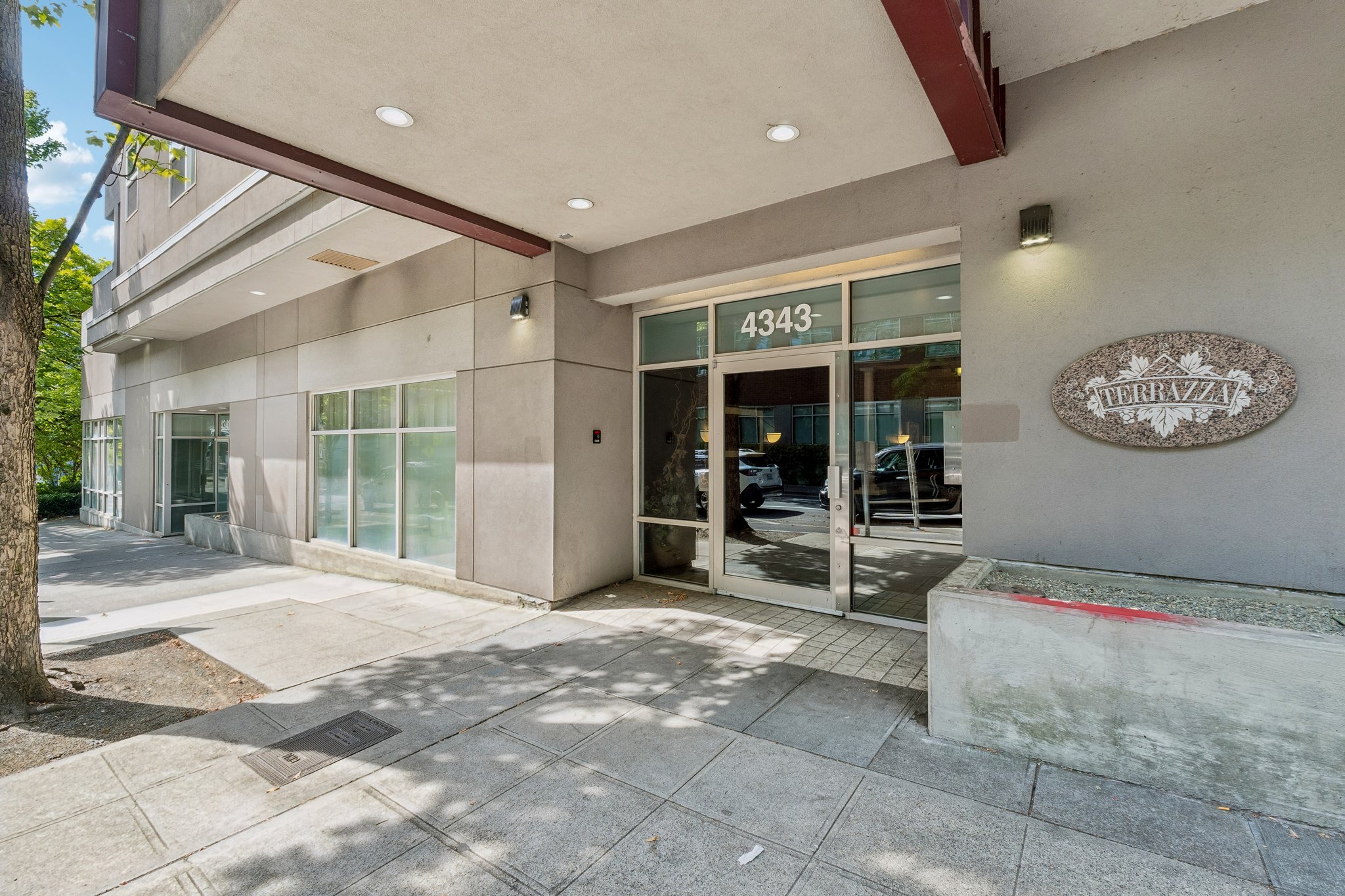 Roosevelt Way NE 608-S0109-003.jpg