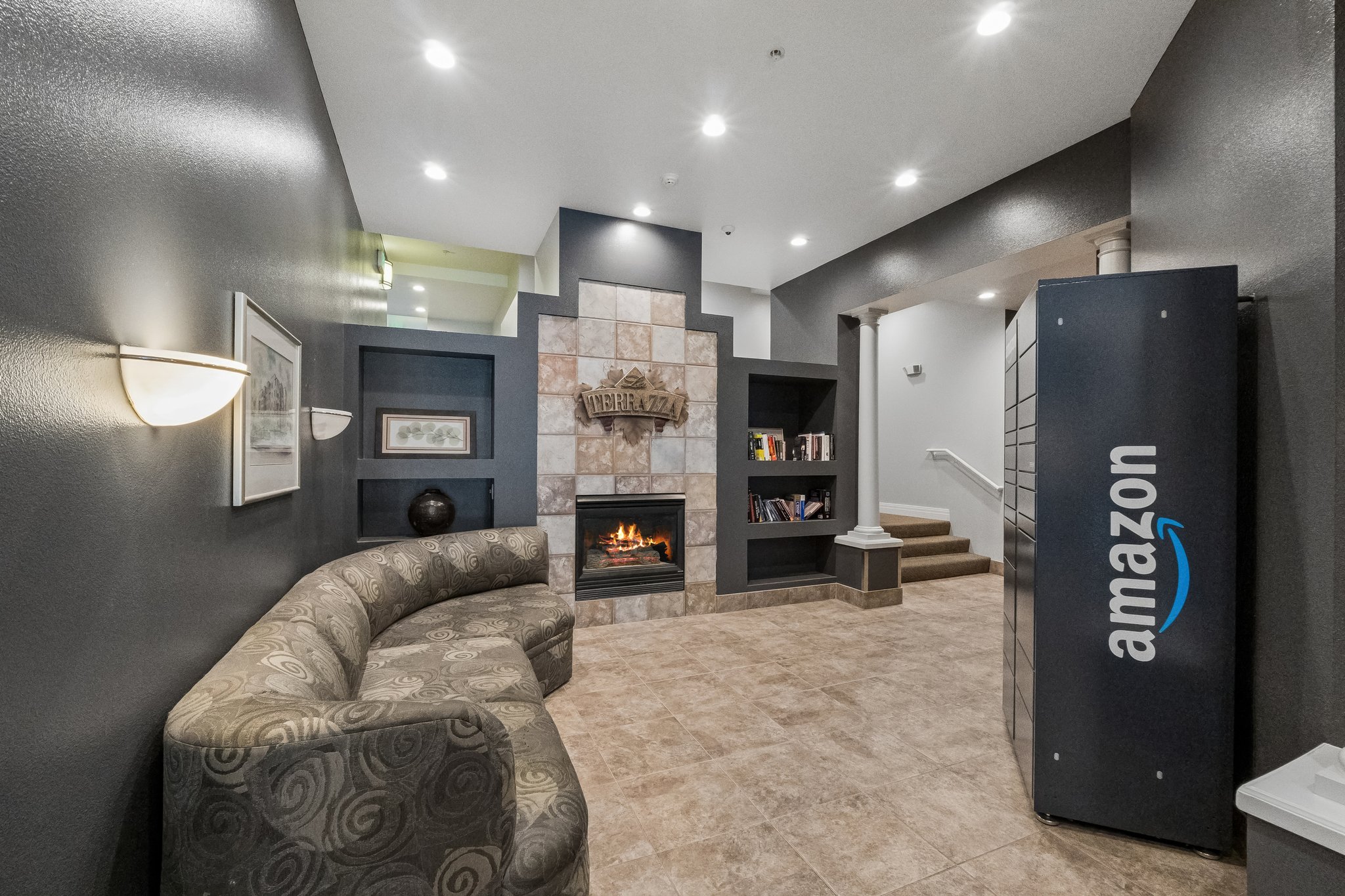 Roosevelt Way NE 608-S0109-005.jpg