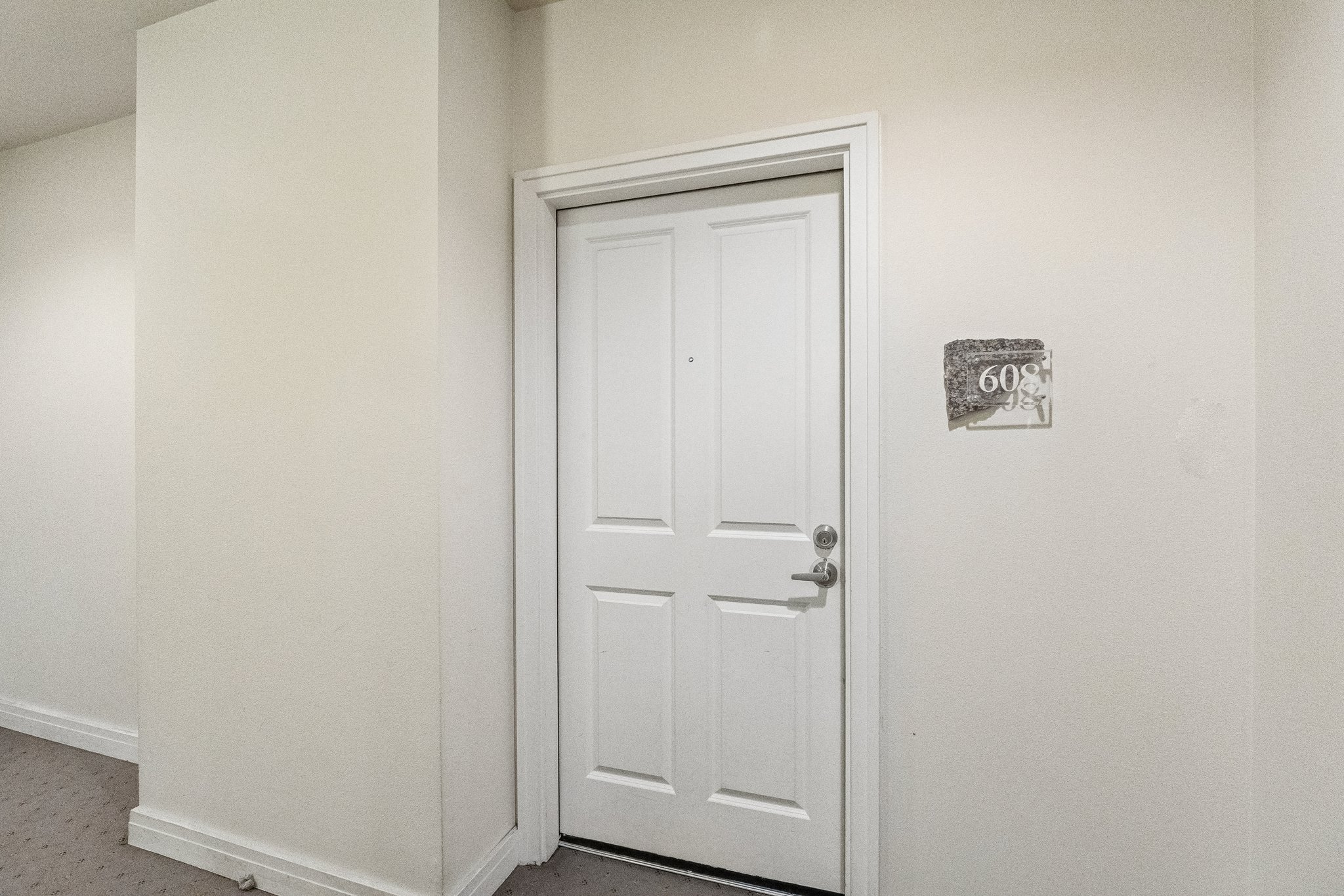 Roosevelt Way NE 608-S0109-006.jpg
