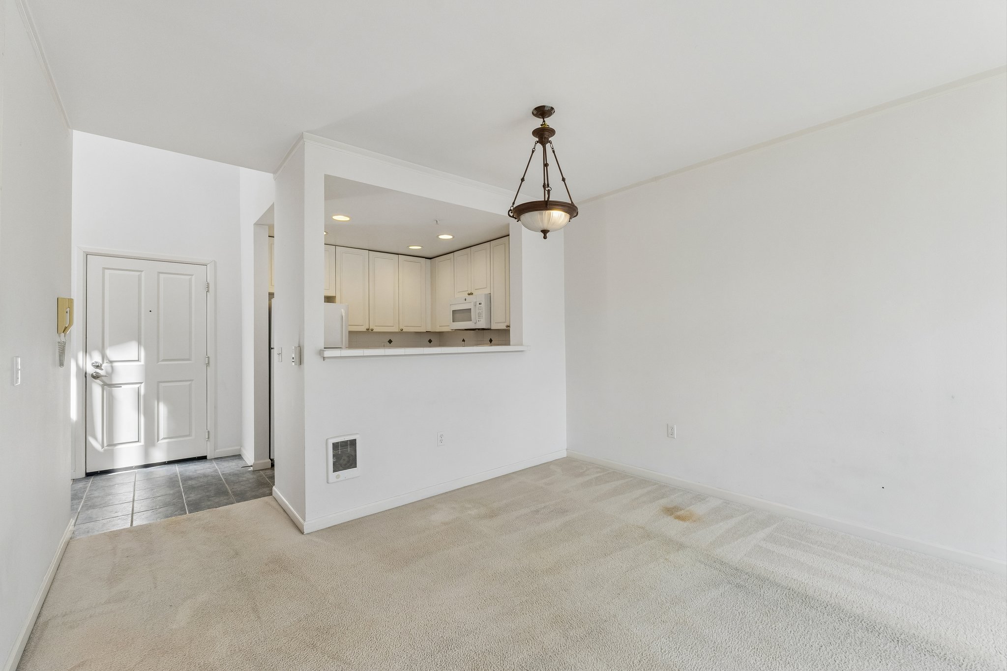 Roosevelt Way NE 608-S0109-007.jpg