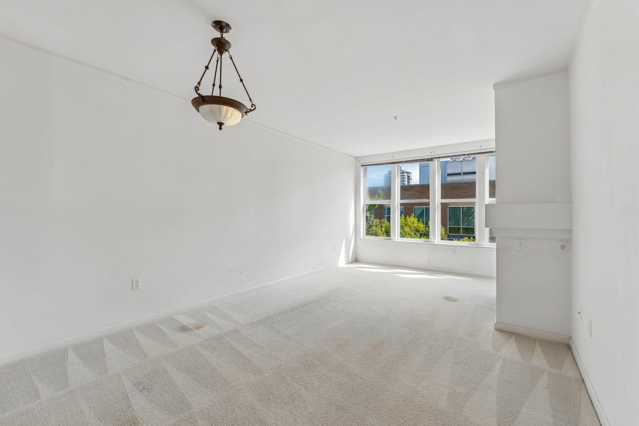 Roosevelt Way NE 608-S0109-008.jpg
