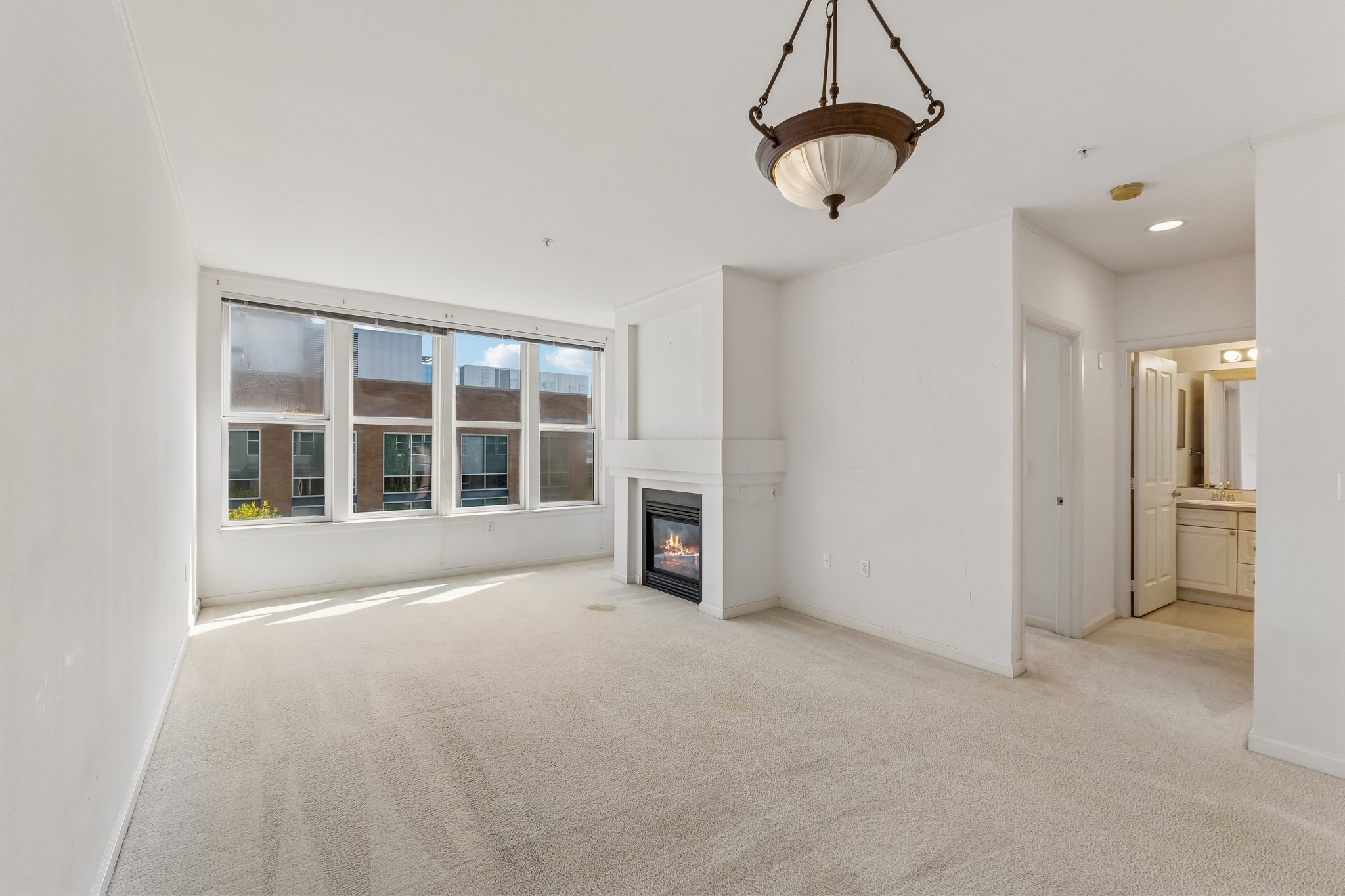 Roosevelt Way NE 608-S0109-009.jpg