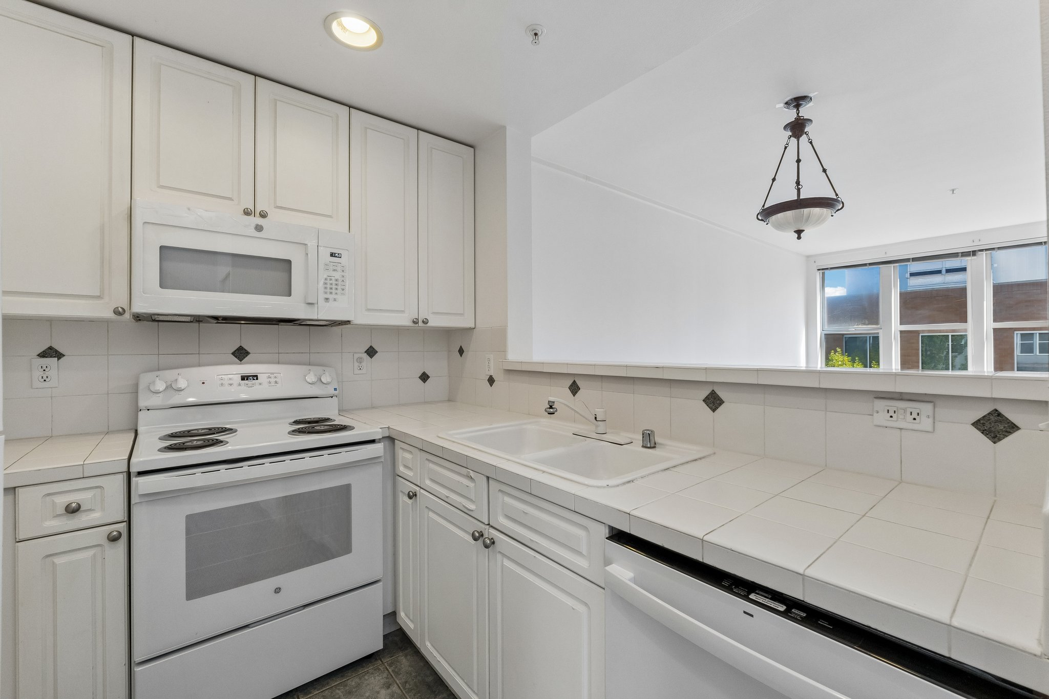 Roosevelt Way NE 608-S0109-015.jpg