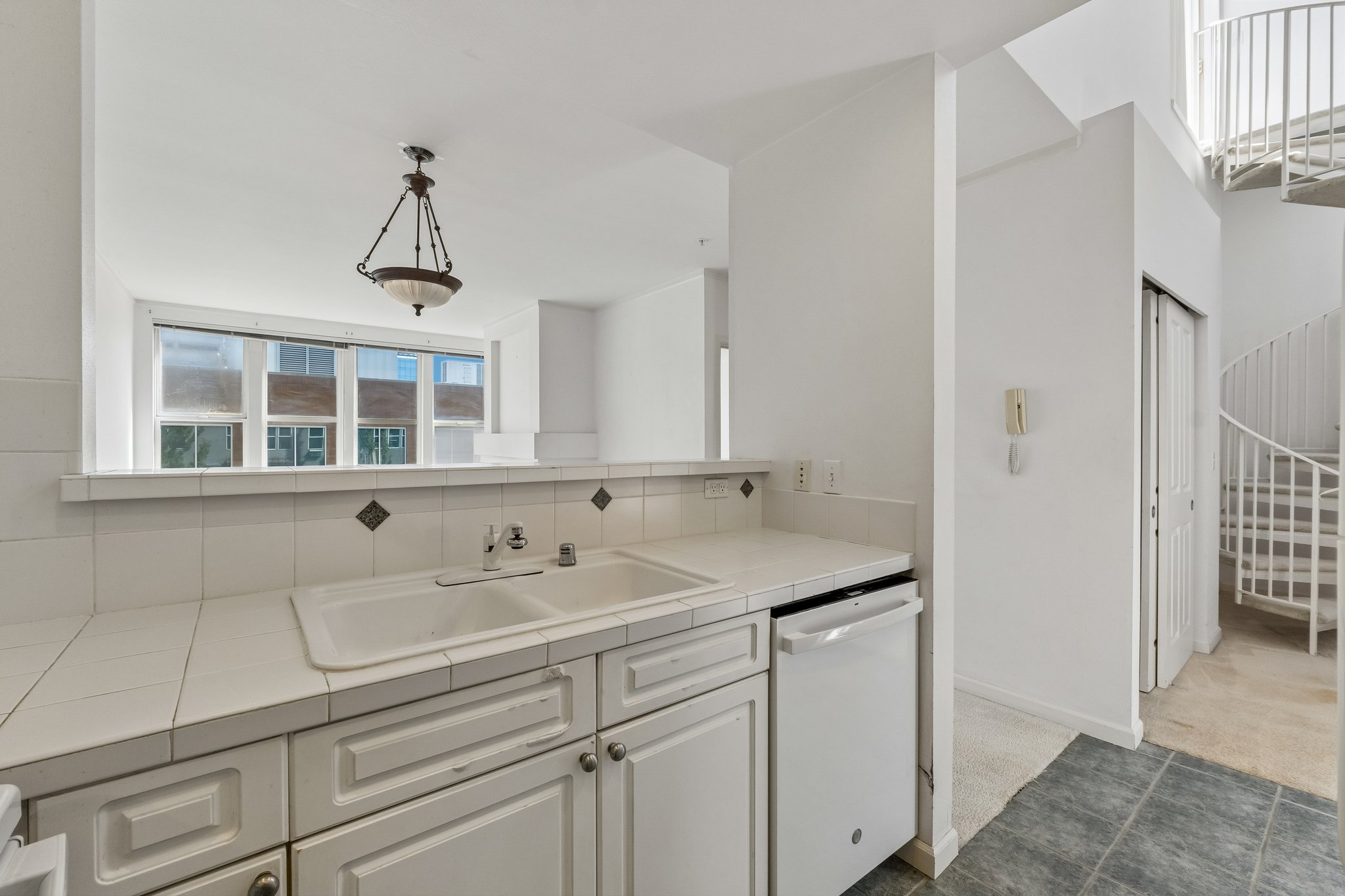 Roosevelt Way NE 608-S0109-016.jpg