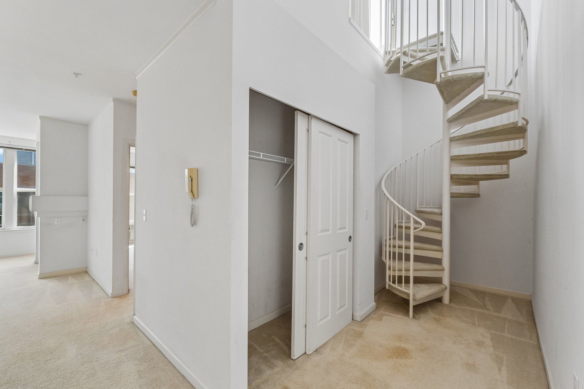 Roosevelt Way NE 608-S0109-017.jpg
