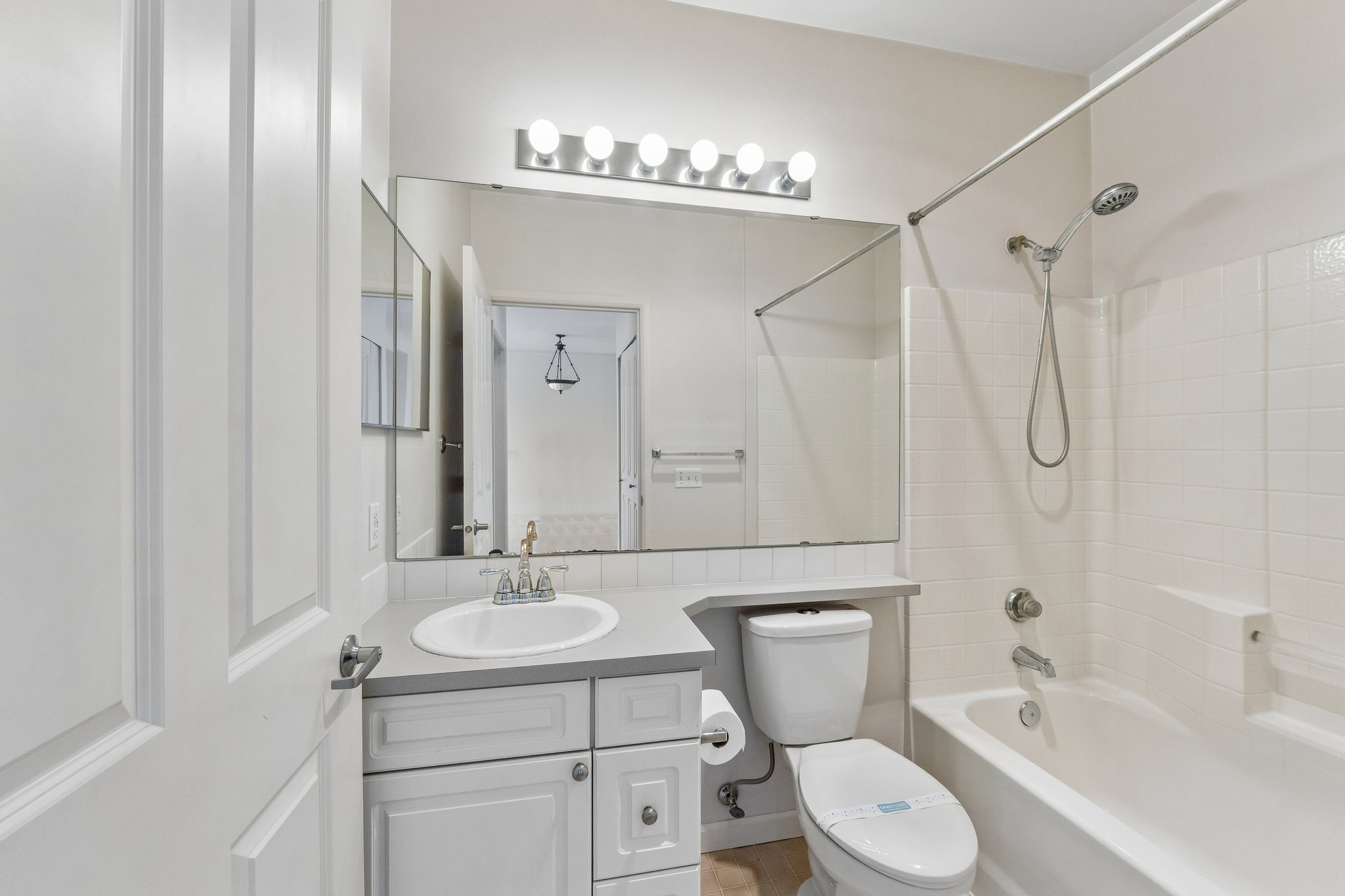 Roosevelt Way NE 608-S0109-021.jpg