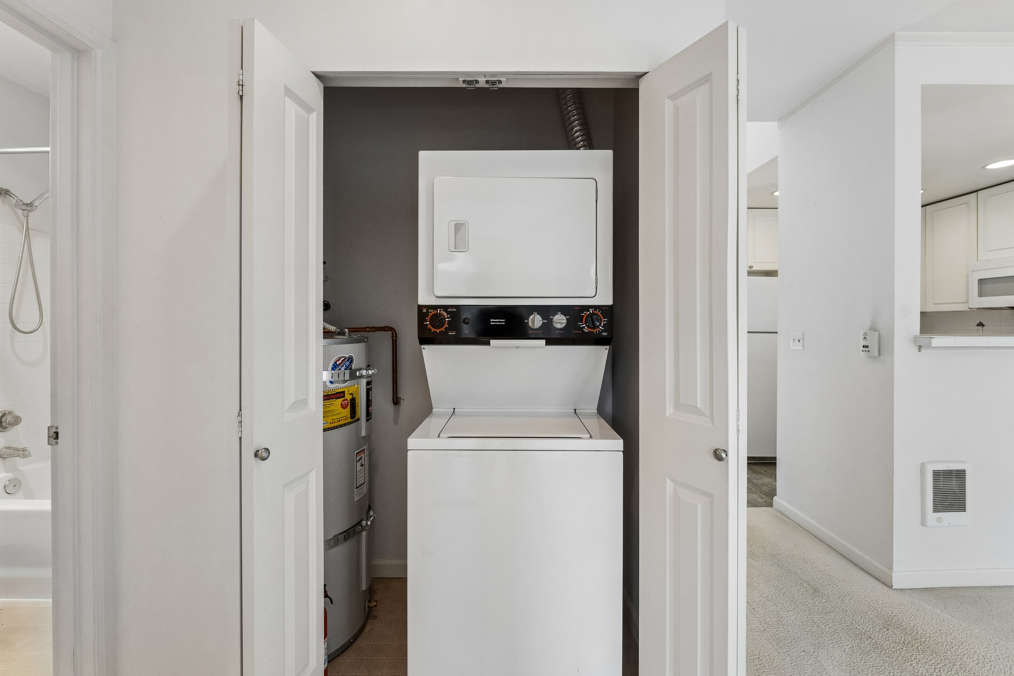 Roosevelt Way NE 608-S0109-022.jpg