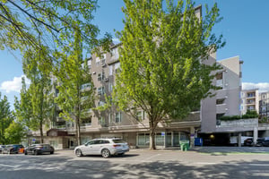 Roosevelt Way NE 608-S0109-001.jpg